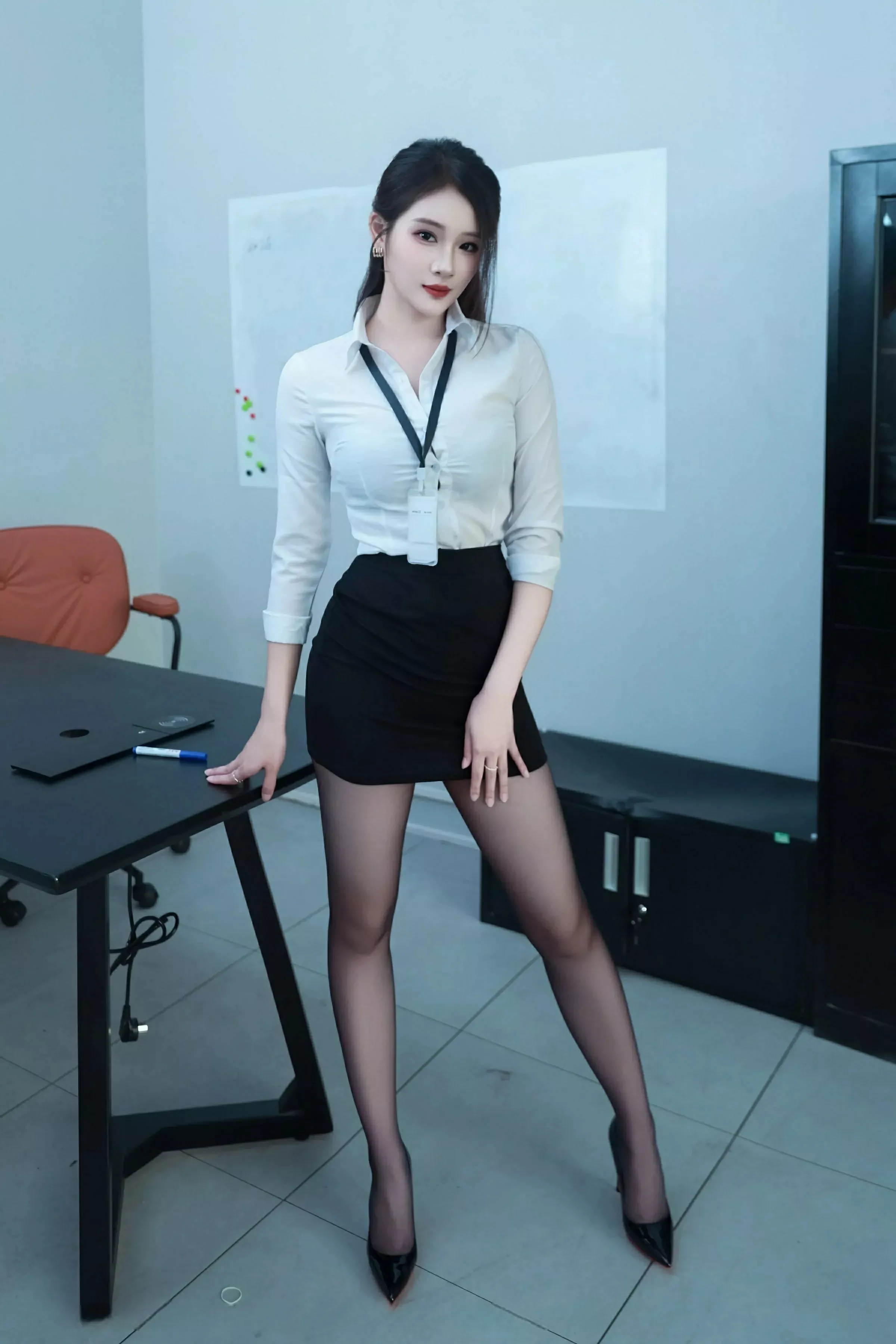 Xgyw.Org_[XiuRen秀人网]No.10406_模特南乔性感黑白职业装露黑色内衣配超薄黑丝秀美腿诱惑写真103P