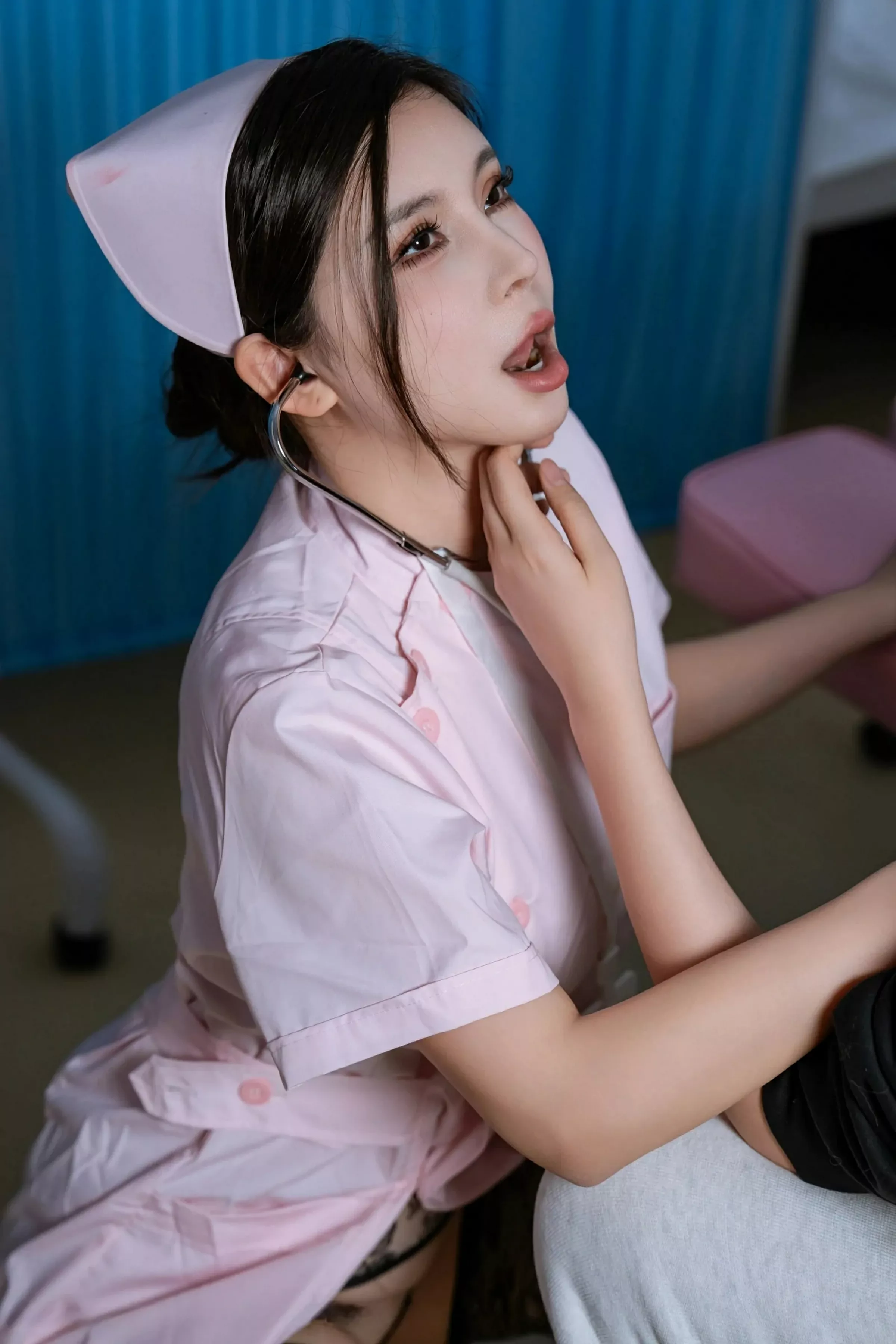 Xgyw.Org_[XiuRen秀人网]No.10408_模特小蛮妖Yummy粉色护士服露黑色情趣内衣配黑丝吊袜诱惑写真87P
