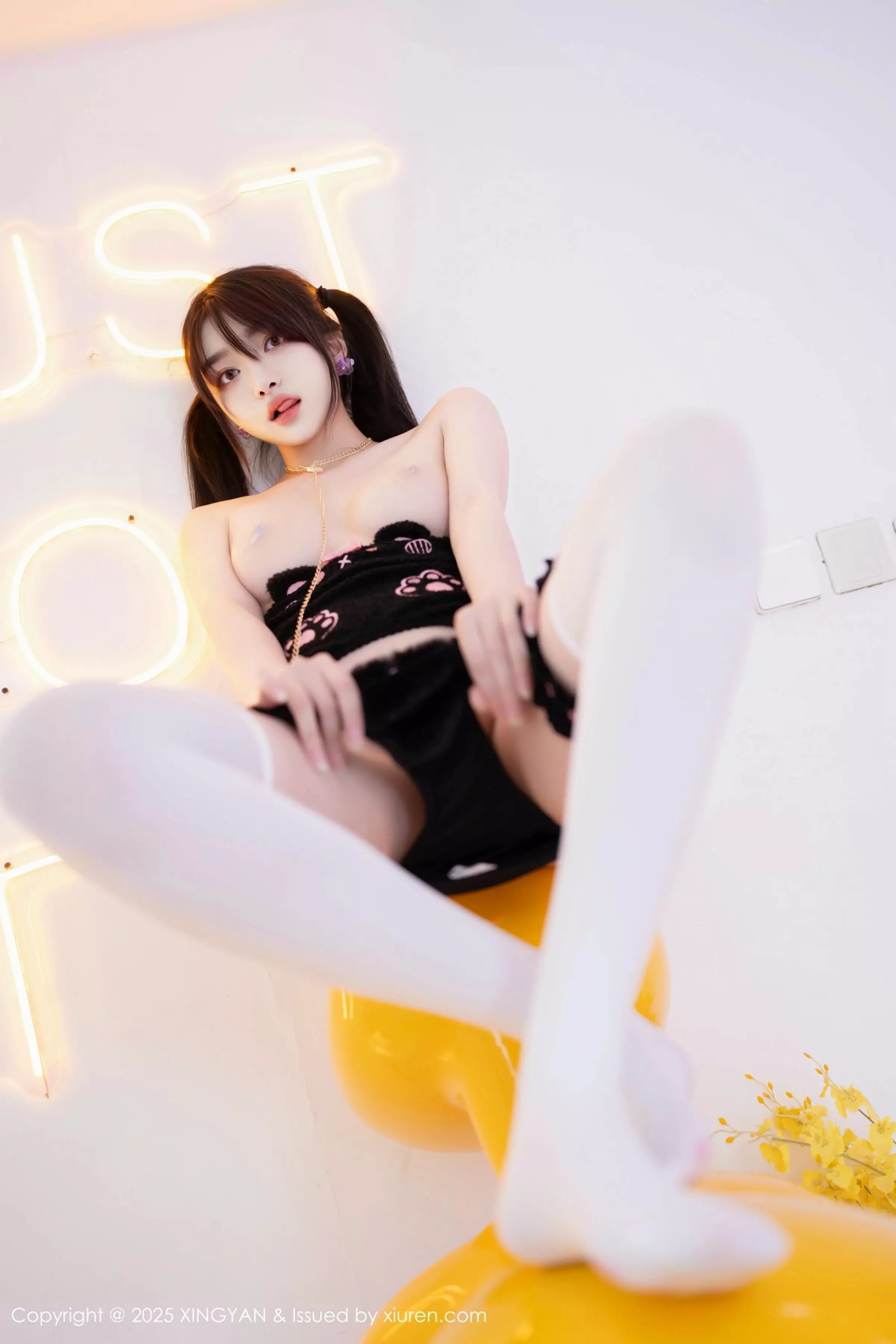 Xgyw.Org_[XINGYAN星颜社]VOL.349_模特白露lulu性感黑色情趣内衣配白色丝袜秀完美曲线诱惑写真59P