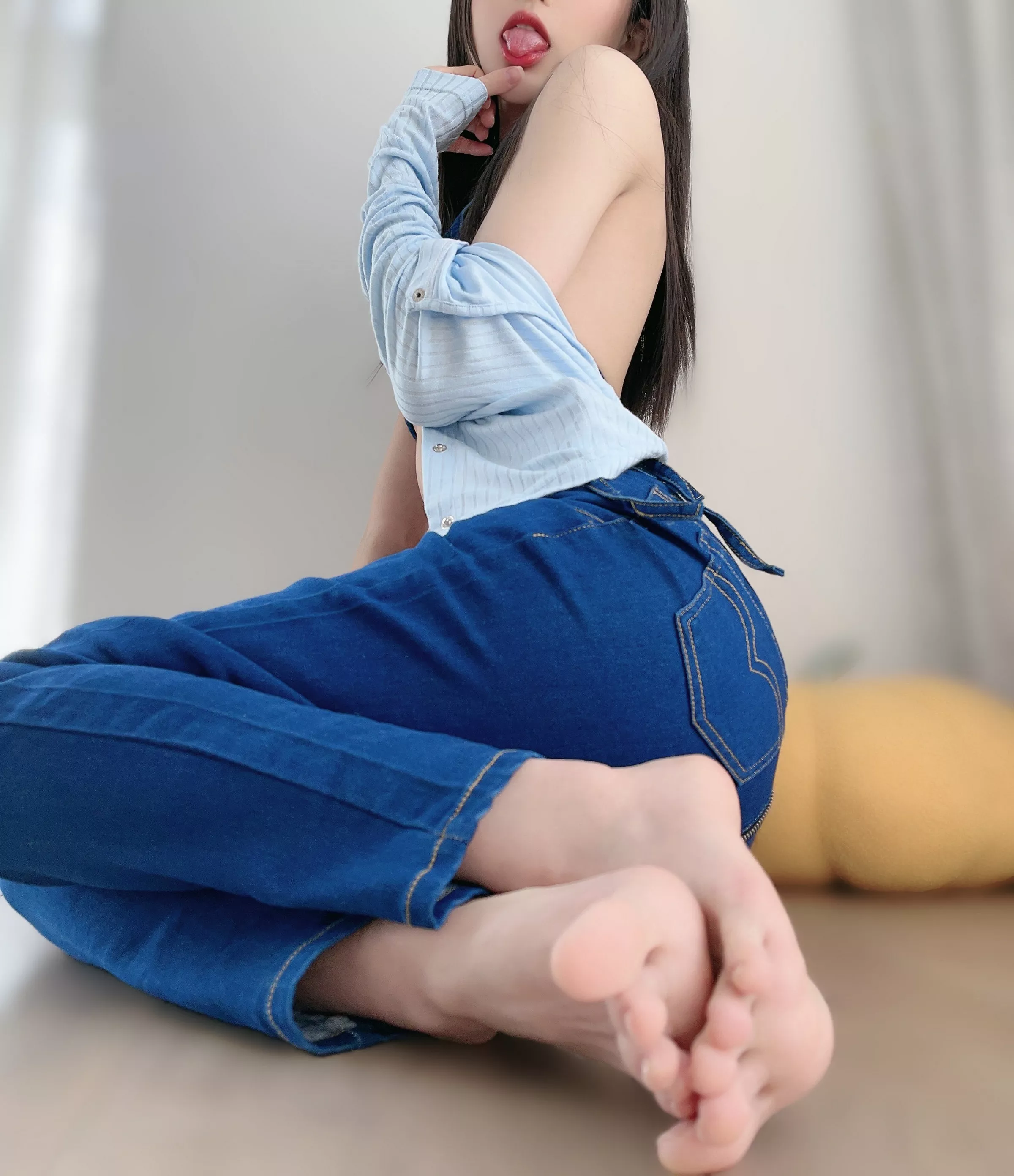 Xgyw.Org_Coser美女布丁大法牛仔裤学姐主题私房性感牛仔内衣配开档肉丝秀翘臀美腿撩人诱惑写真42P