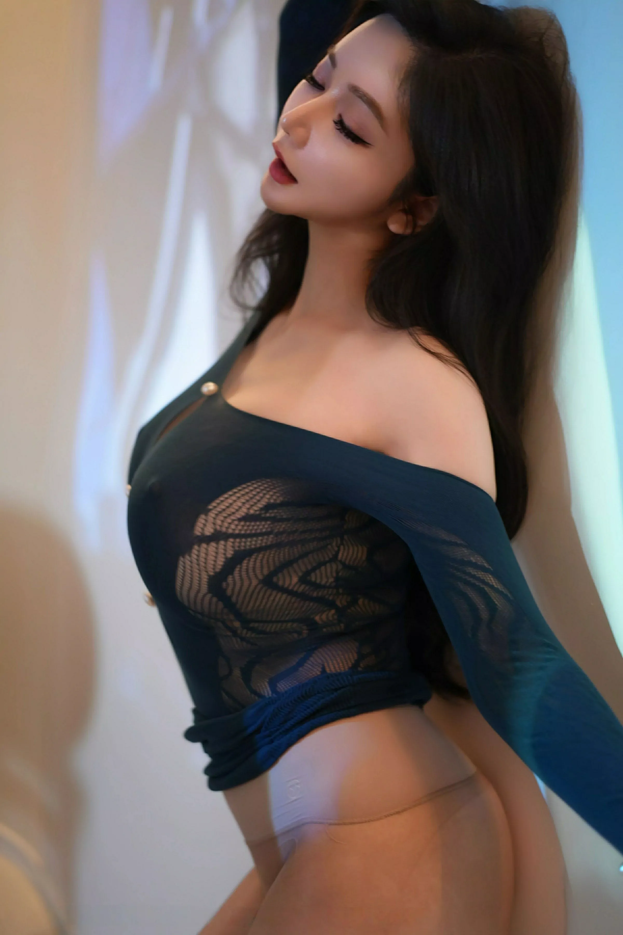 Xgyw.Org_[YouMi尤蜜荟]Vol.1143_女神心妍小公主性感蓝色连衣短裙配超薄肉丝秀丰满身材诱惑写真85P