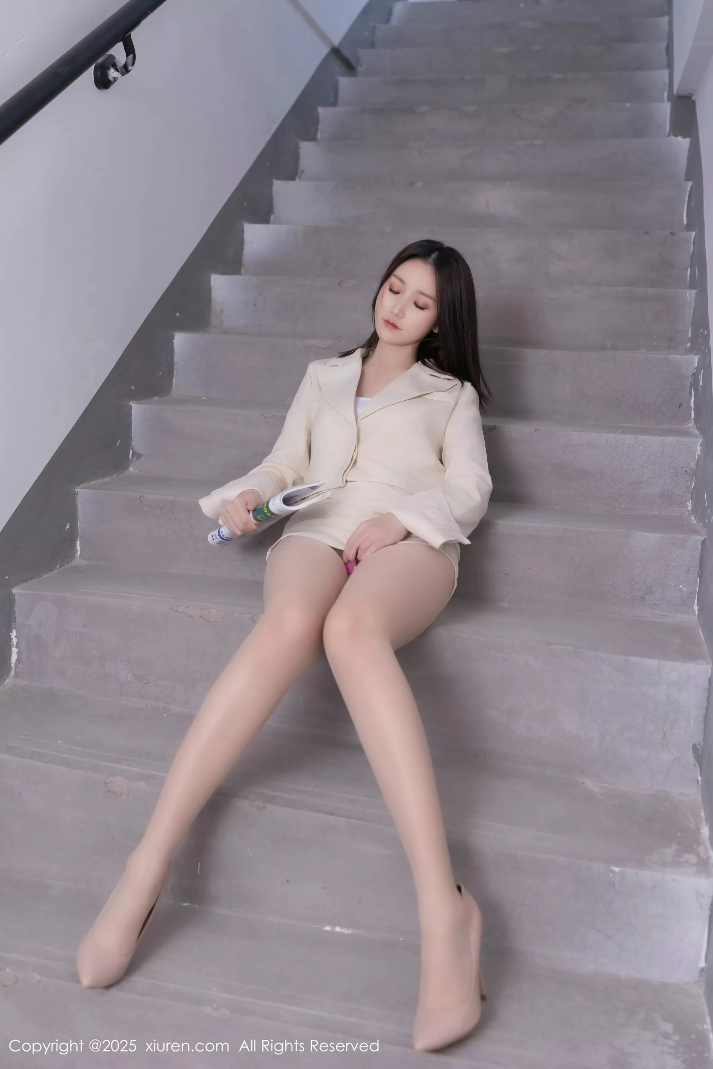 Xgyw.Org_[XiuRen秀人网]No.10428_模特杏子Yada性感浅色短裙露超薄肉丝秀曼妙身姿迷人诱惑写真60P