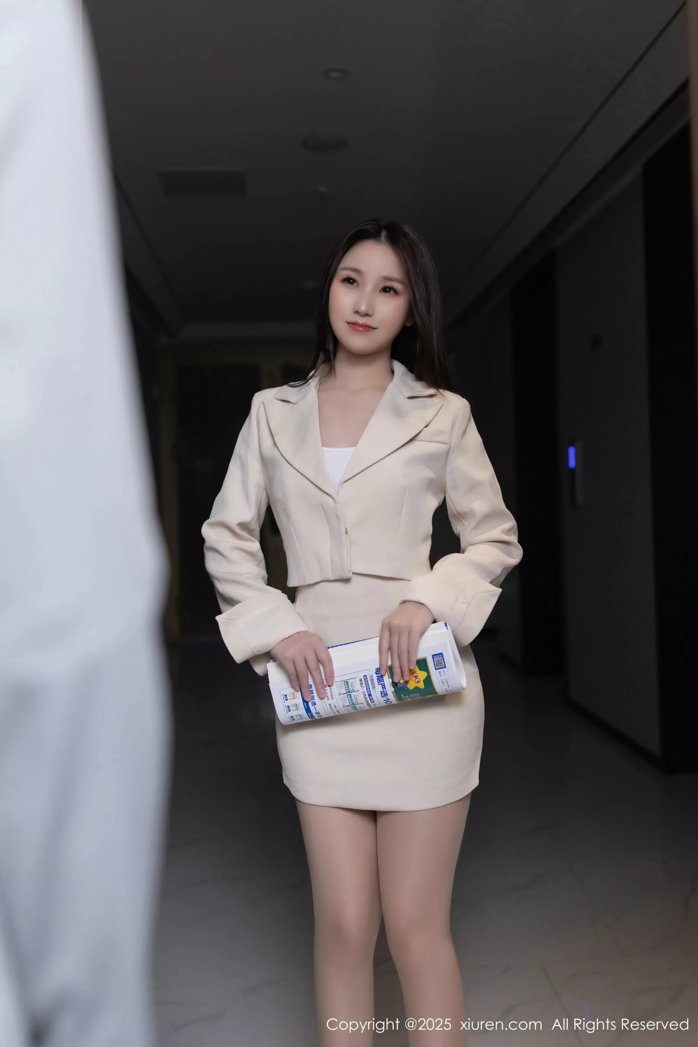 Xgyw.Org_[XiuRen秀人网]No.10428_模特杏子Yada性感浅色短裙露超薄肉丝秀曼妙身姿迷人诱惑写真60P