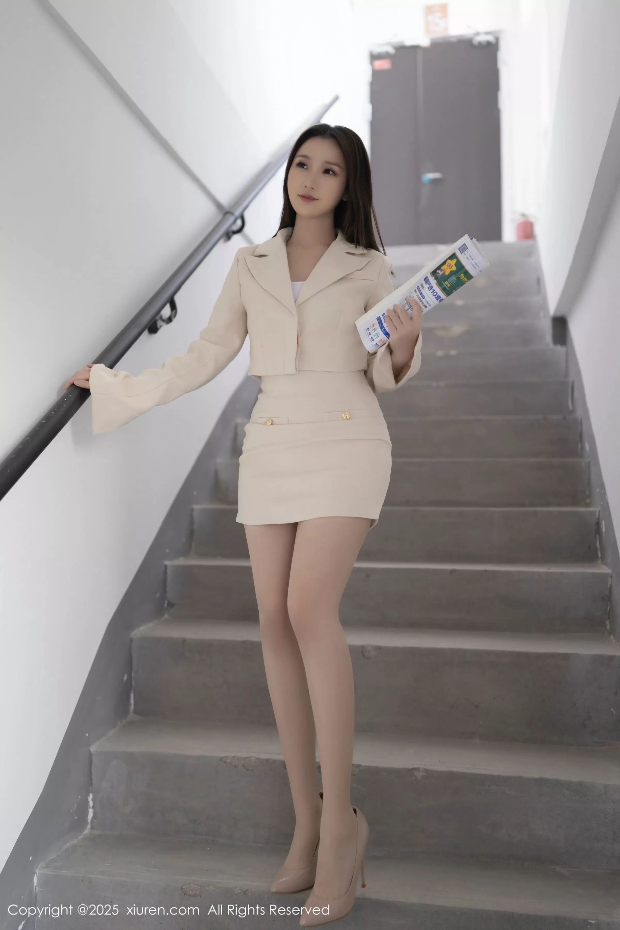 Xgyw.Org_[XiuRen秀人网]No.10428_模特杏子Yada性感浅色短裙露超薄肉丝秀曼妙身姿迷人诱惑写真60P
