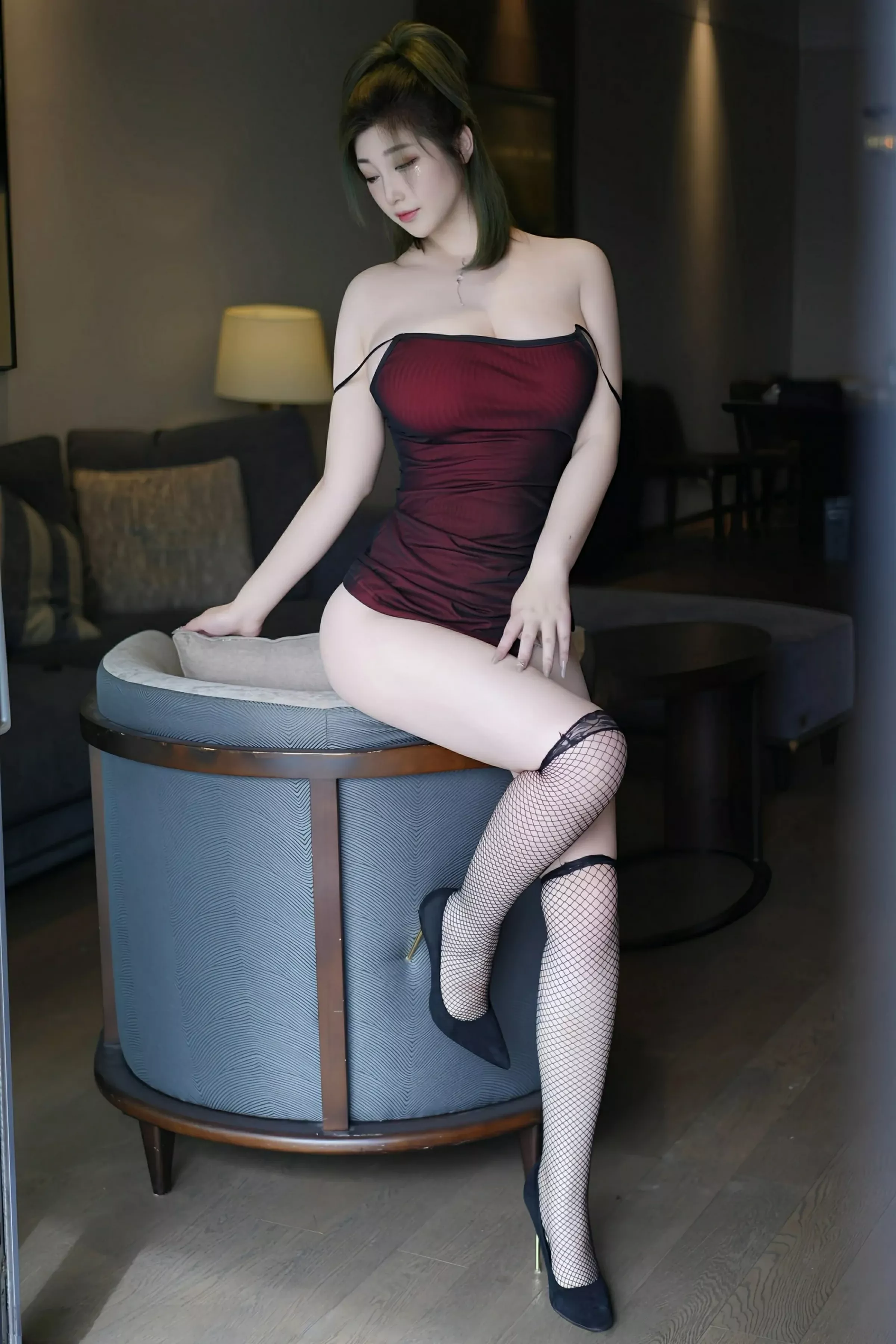 Xgyw.Org_[XiuRen秀人网]No.10476_女神妲己_Toxic性感红色情趣服饰配黑丝网袜秀丰满身材诱惑写真65P
