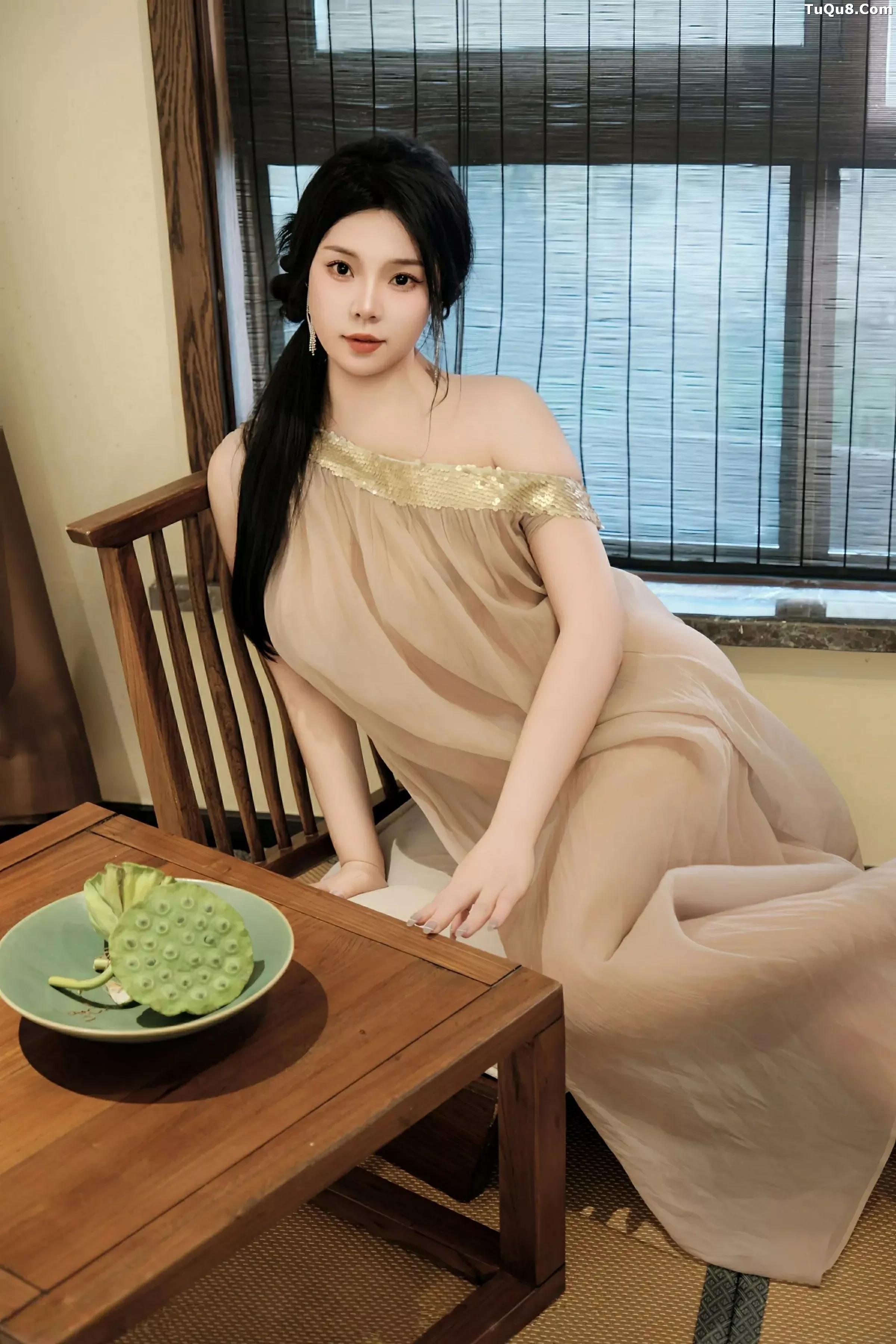 Xgyw.Org_[XiuRen秀人网]No.10500_模特麦田私房性感透视薄纱连衣长裙半脱秀丰乳肥臀惹火诱惑写真50P