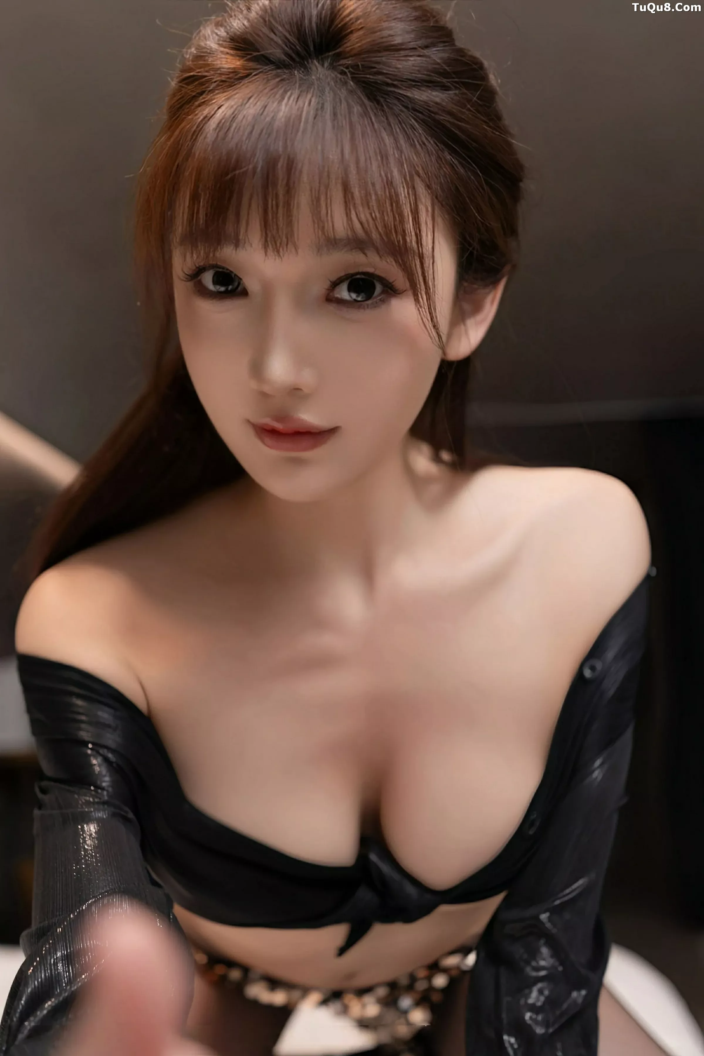 Xgyw.Org_[XiuRen秀人网]No.10505_模特陆萱萱性感黑色衬衫配开档黑丝半脱秀柔美身姿完美诱惑写真80P