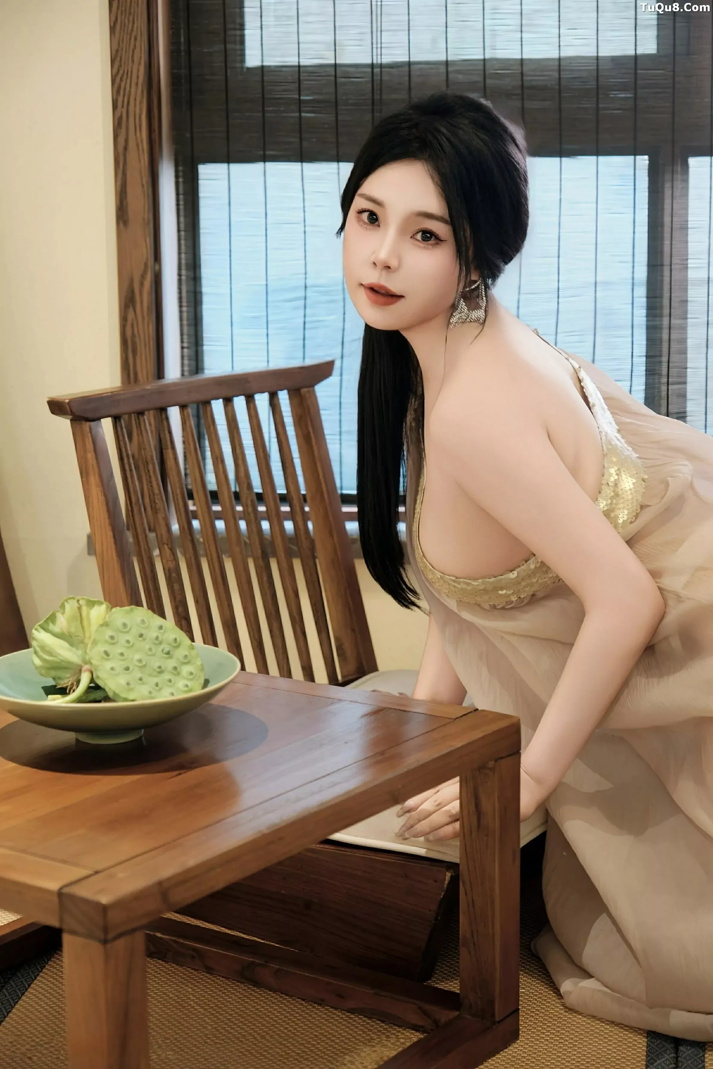 Xgyw.Org_[XiuRen秀人网]No.10500_模特麦田私房性感透视薄纱连衣长裙半脱秀丰乳肥臀惹火诱惑写真50P