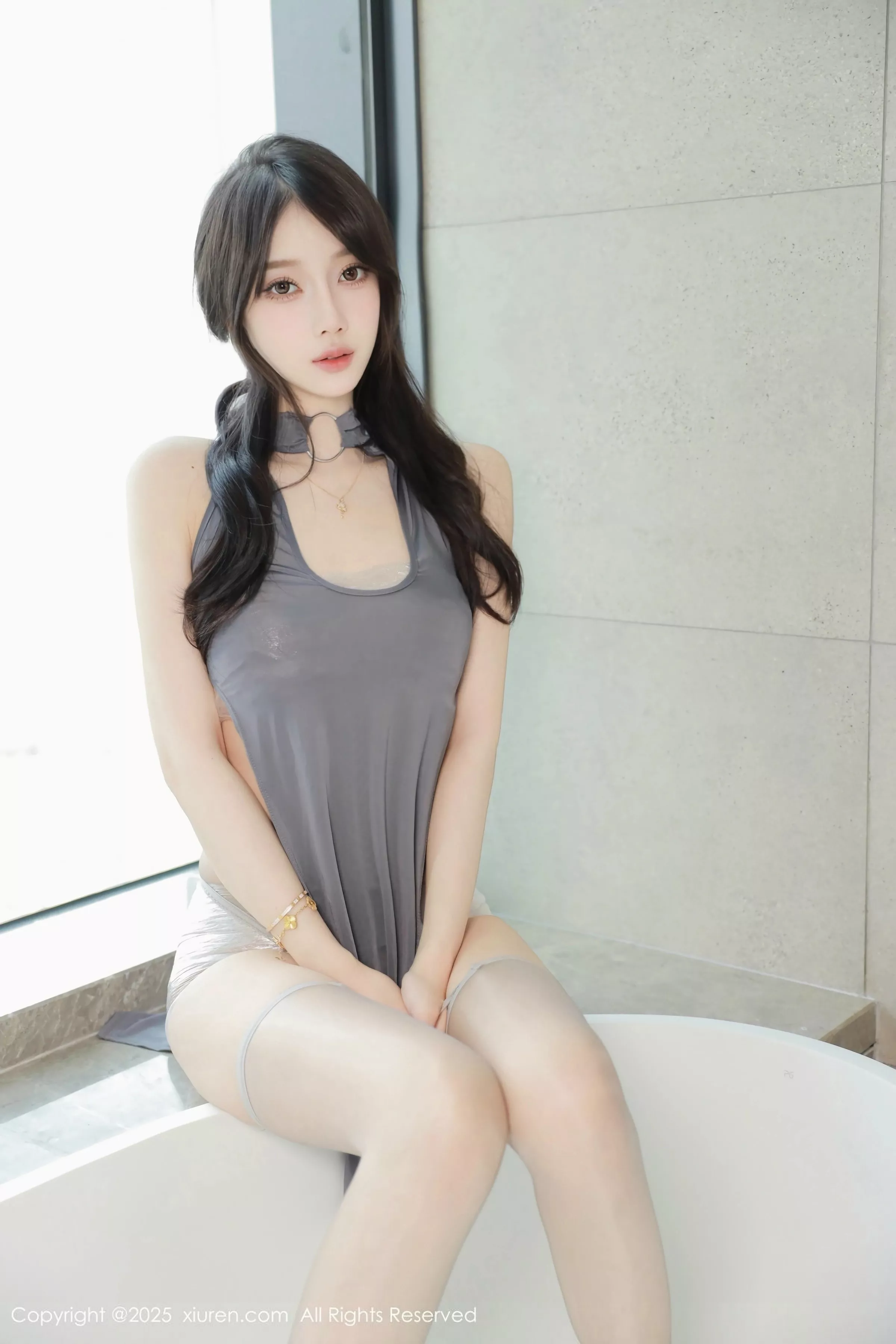 Xgyw.Org_[XiuRen秀人网]No.10435_模特玥儿玥er性感灰色情趣服饰配灰丝吊袜秀完美身材诱惑写真75P