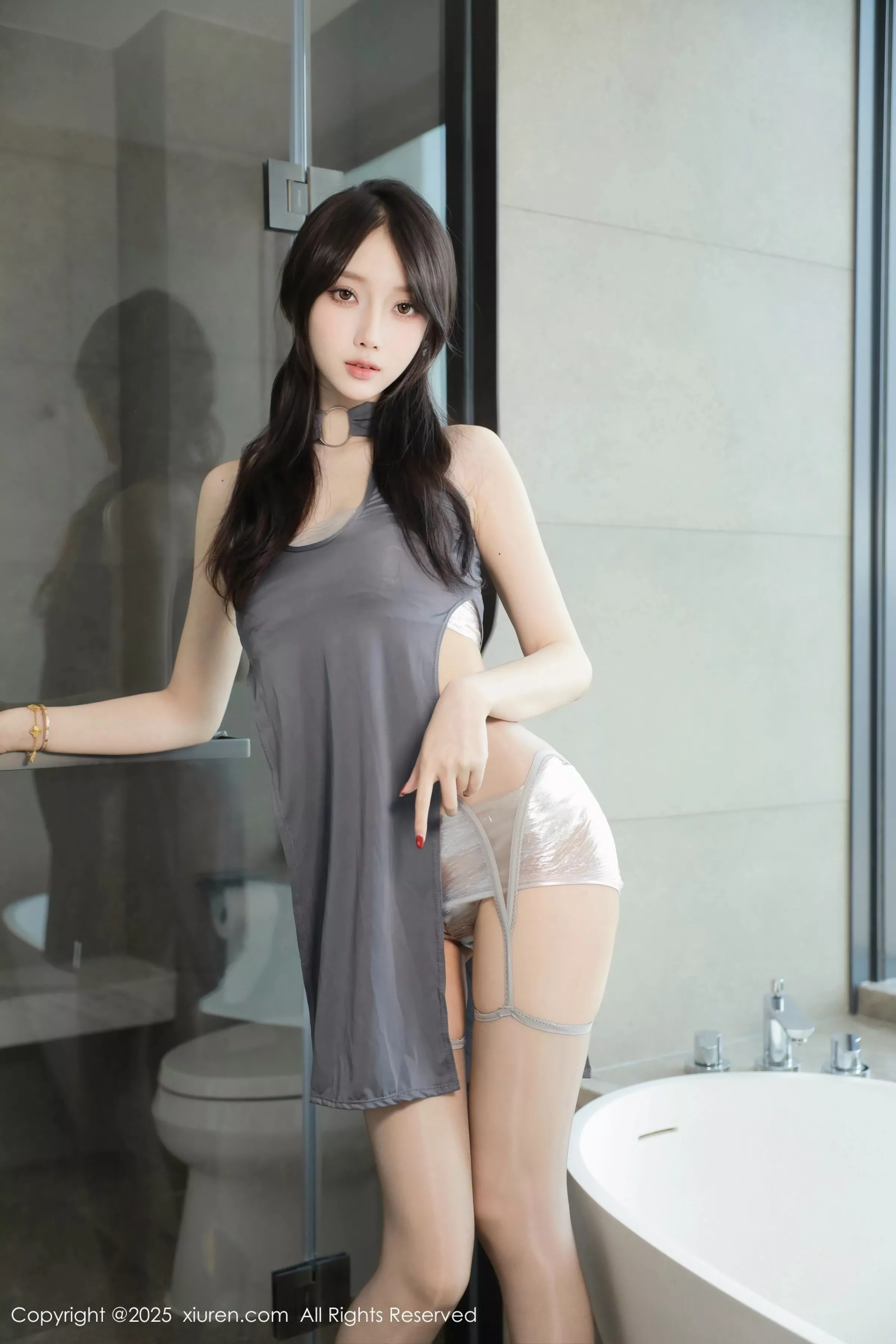 Xgyw.Org_[XiuRen秀人网]No.10435_模特玥儿玥er性感灰色情趣服饰配灰丝吊袜秀完美身材诱惑写真75P