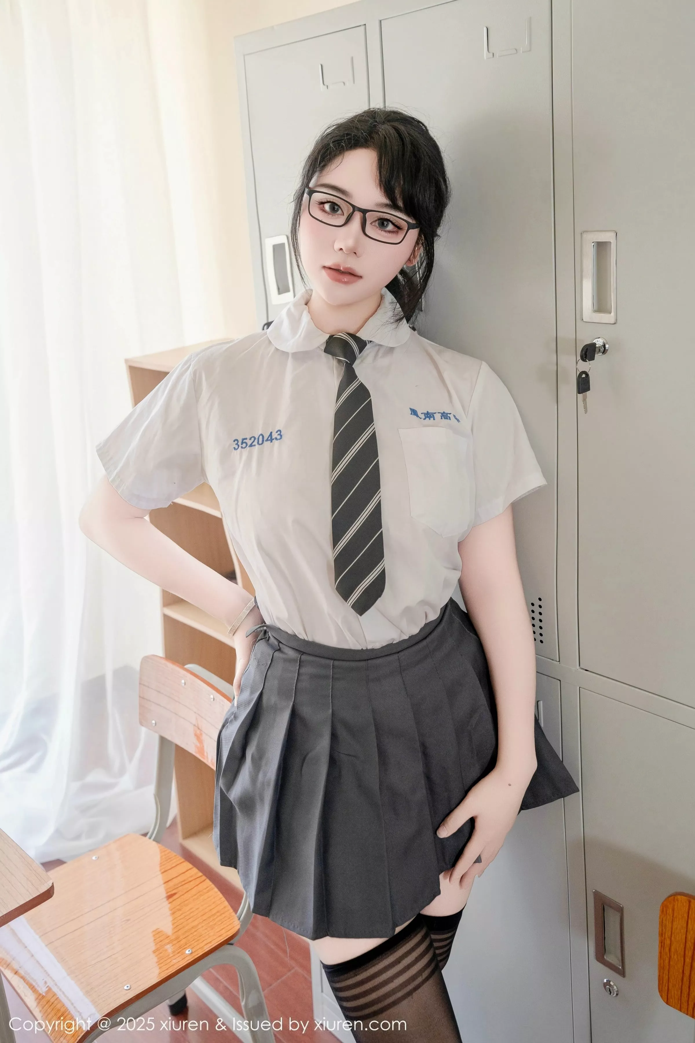 Xgyw.Org_[XiuRen秀人网]No.10530_模特汐汐爱吃草莓性感学妹服饰配黑色丝袜秀丰满身材诱惑写真85P