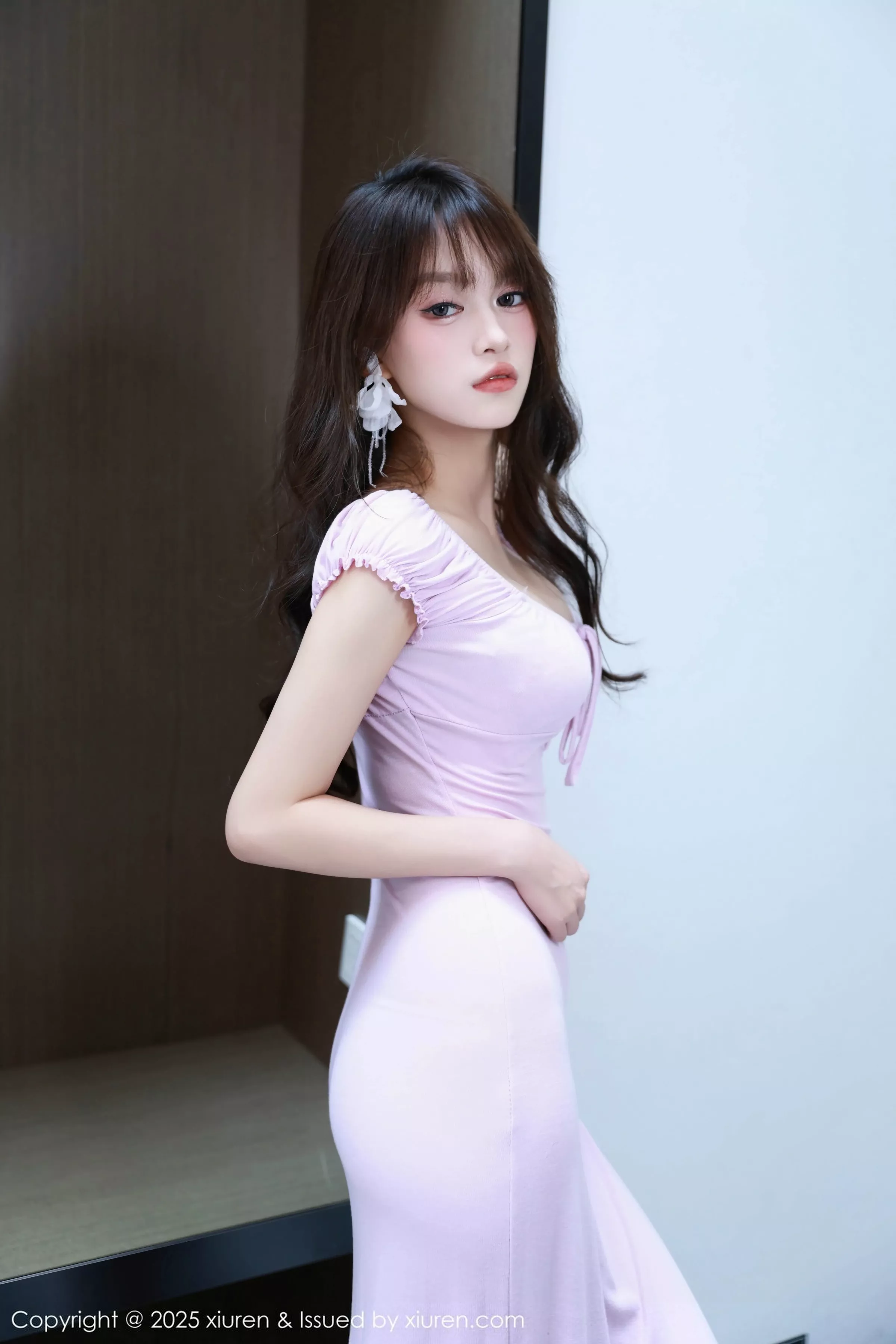 Xgyw.Org_[XiuRen秀人网]No.10532_模特糯咪性感紫色连衣长裙配超薄无内肉丝秀曼妙身材诱惑写真79P