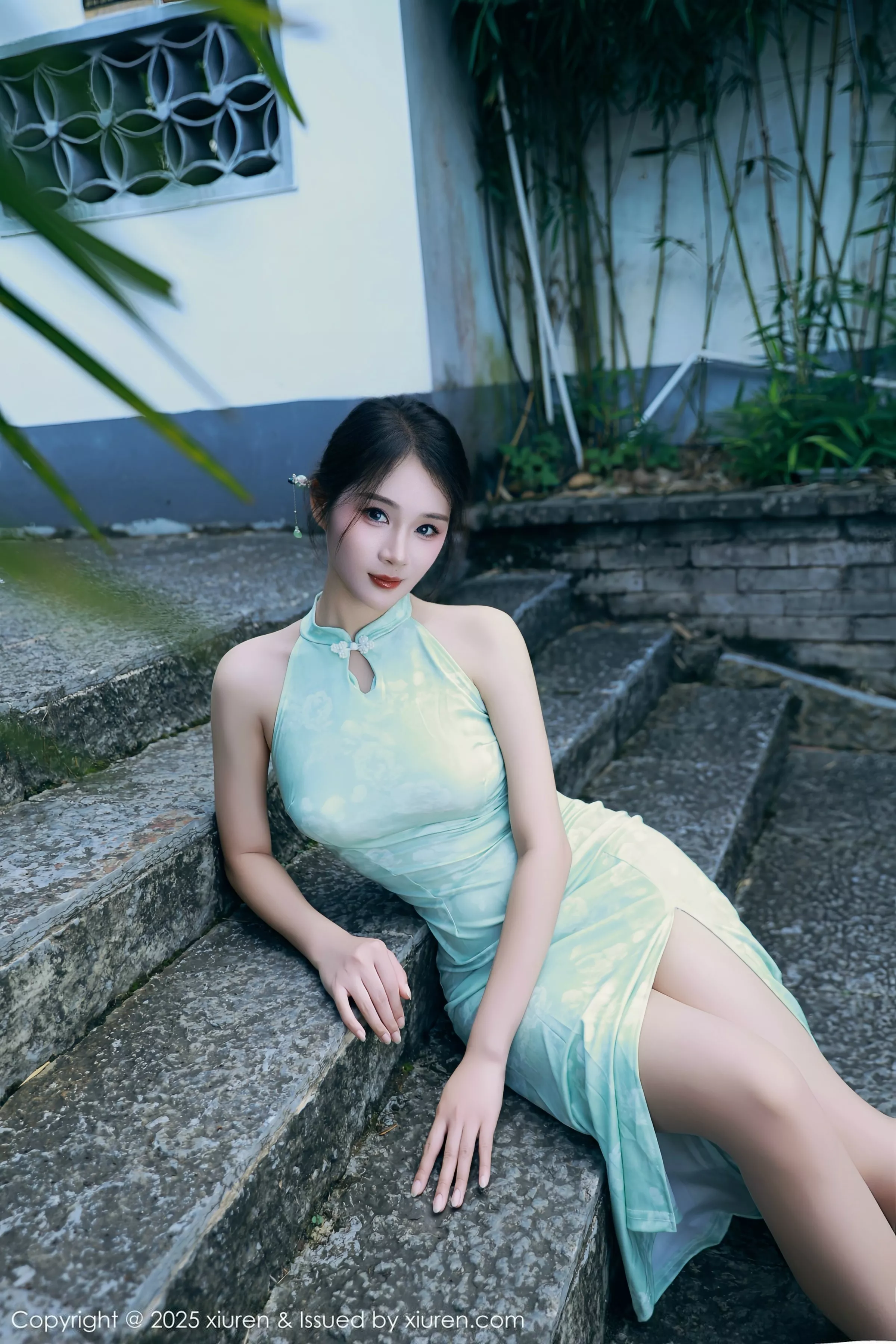 Xgyw.Org_[XiuRen秀人网]No.10538_模特南乔性感浅绿色旗袍服饰配超薄无内肉丝秀完美身材诱惑写真84P