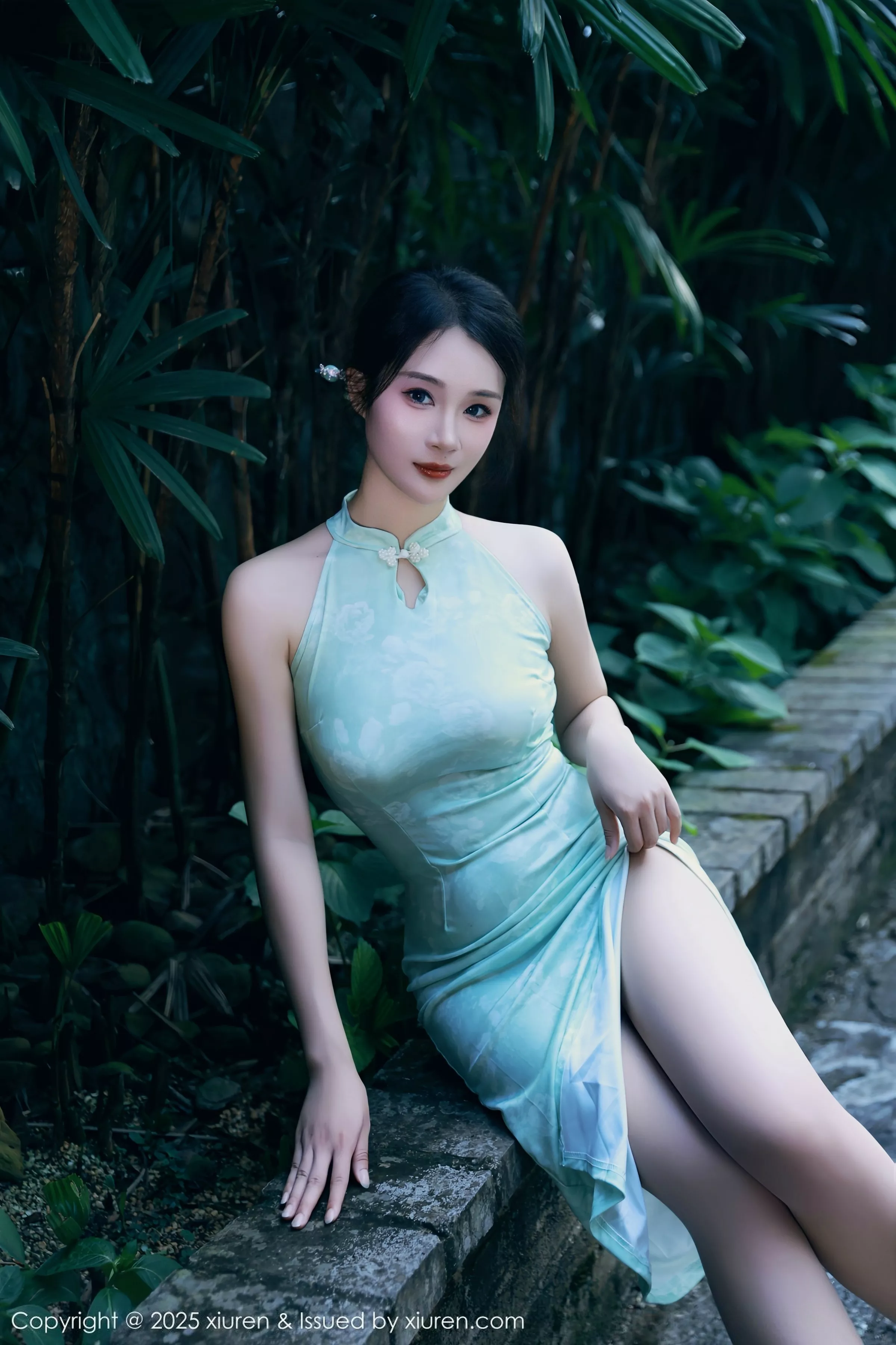 Xgyw.Org_[XiuRen秀人网]No.10538_模特南乔性感浅绿色旗袍服饰配超薄无内肉丝秀完美身材诱惑写真84P