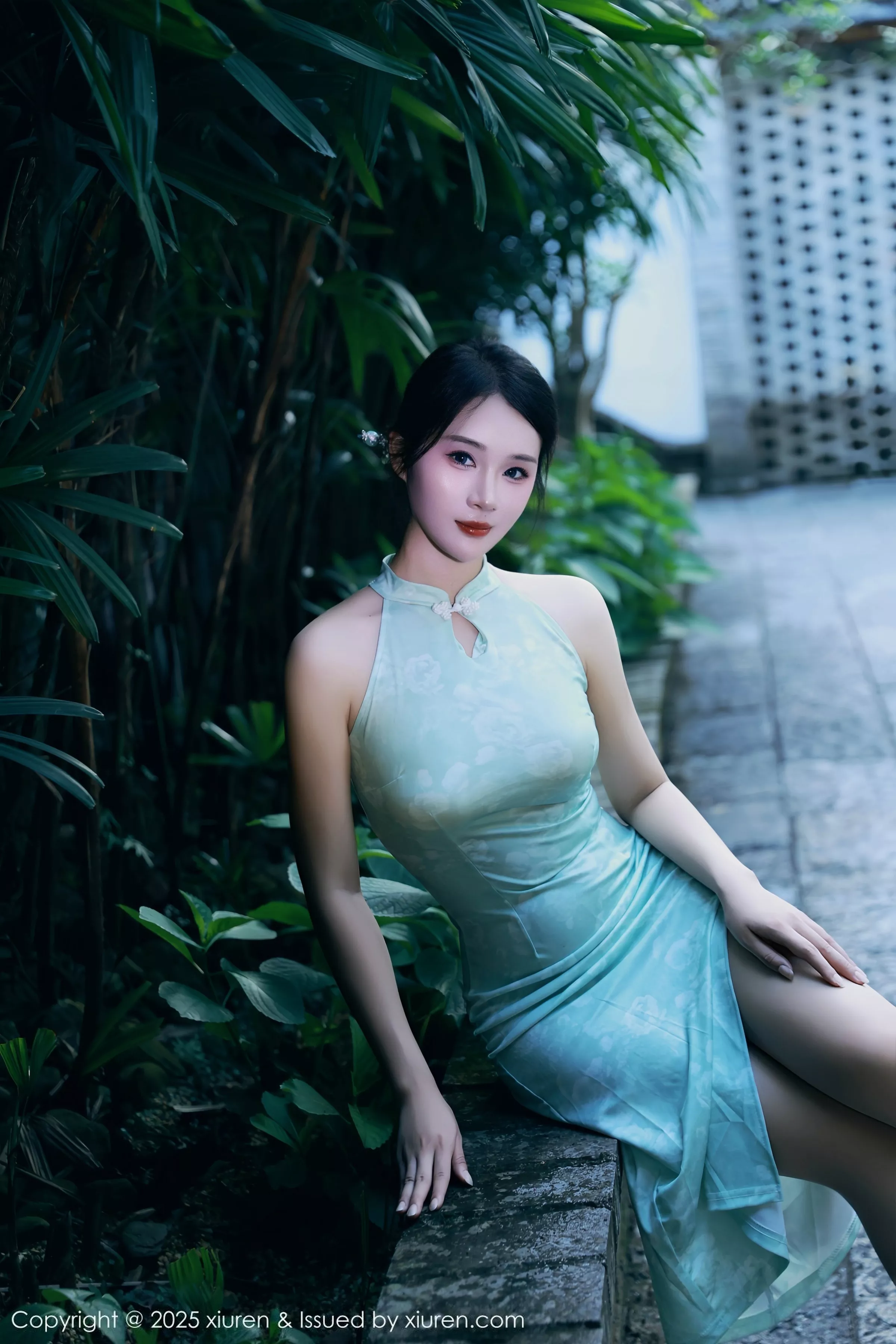 Xgyw.Org_[XiuRen秀人网]No.10538_模特南乔性感浅绿色旗袍服饰配超薄无内肉丝秀完美身材诱惑写真84P