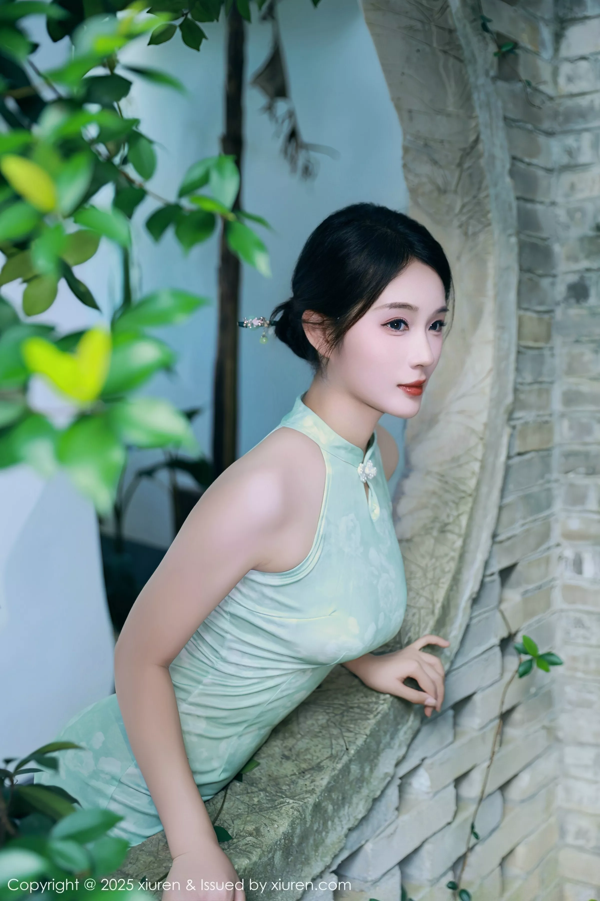 Xgyw.Org_[XiuRen秀人网]No.10538_模特南乔性感浅绿色旗袍服饰配超薄无内肉丝秀完美身材诱惑写真84P