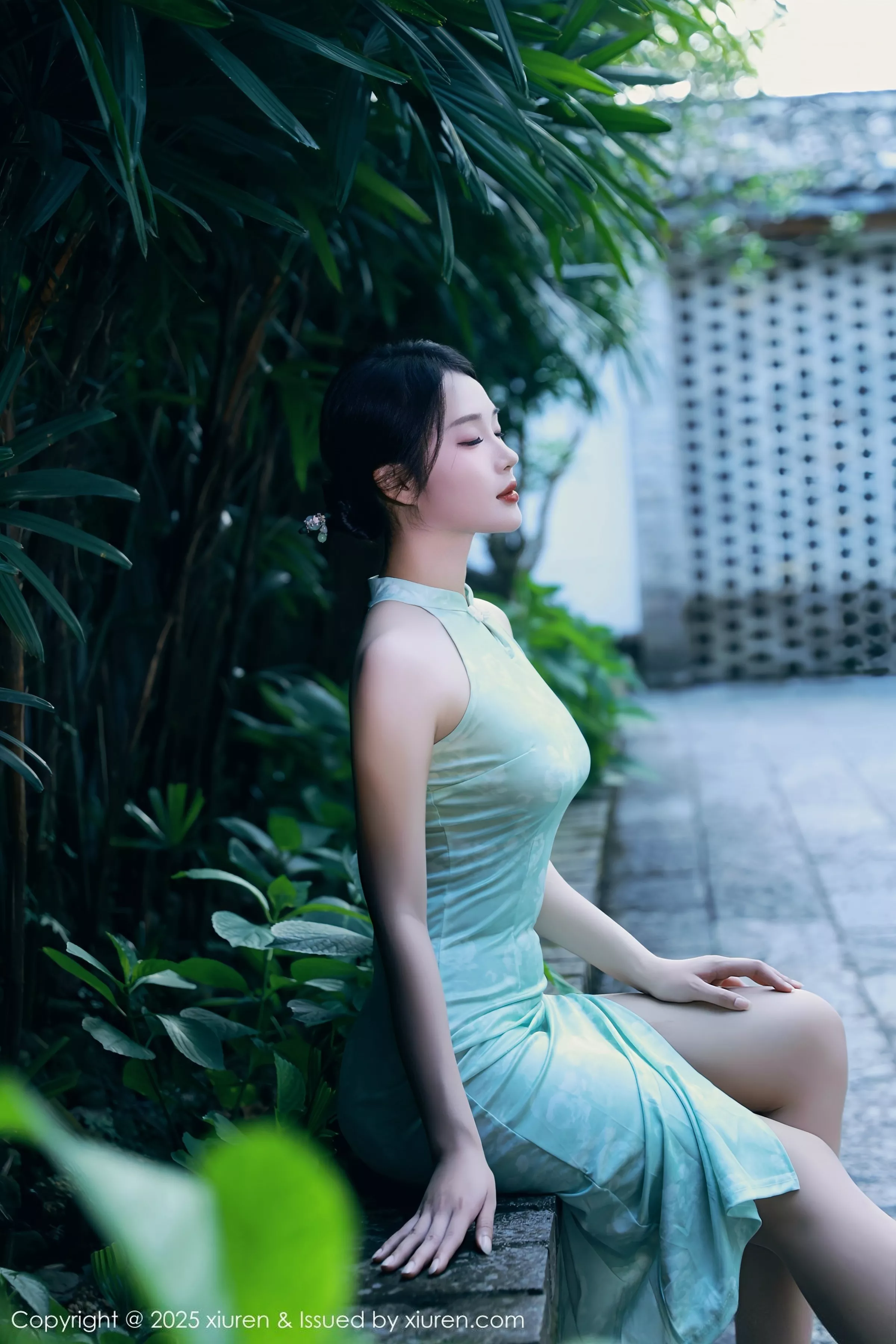 Xgyw.Org_[XiuRen秀人网]No.10538_模特南乔性感浅绿色旗袍服饰配超薄无内肉丝秀完美身材诱惑写真84P