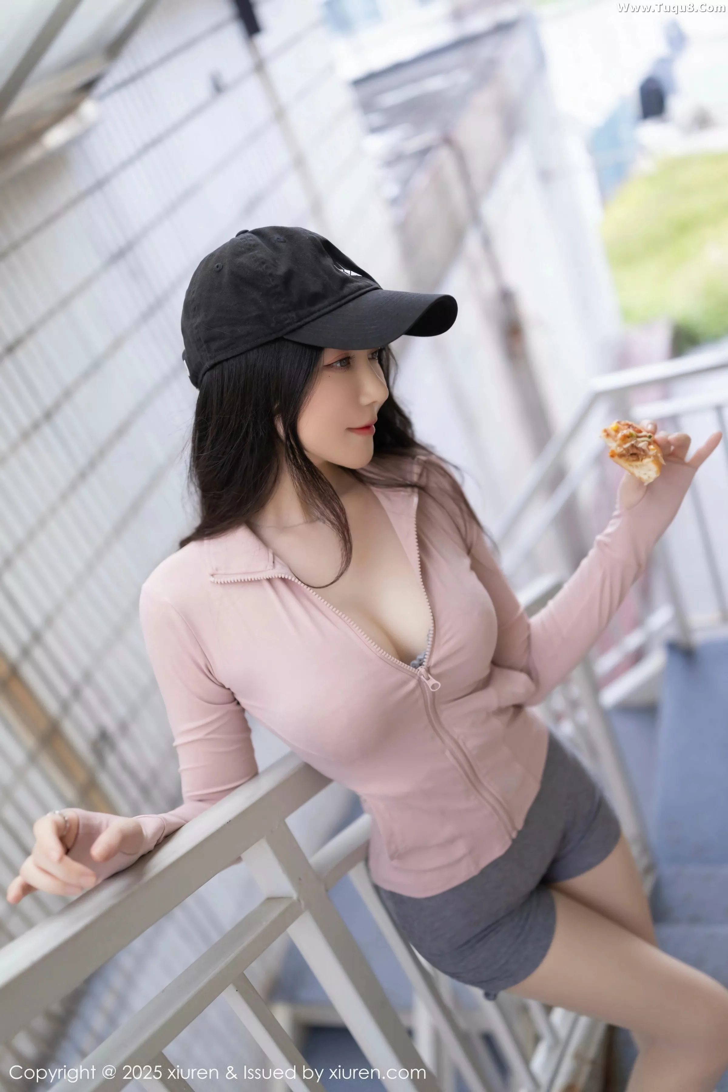 Xgyw.Org_[XiuRen秀人网]No.10542_模特鱼子酱Fish粉色上衣配灰短裙露灰色内衣秀曼妙身材诱惑写真80P