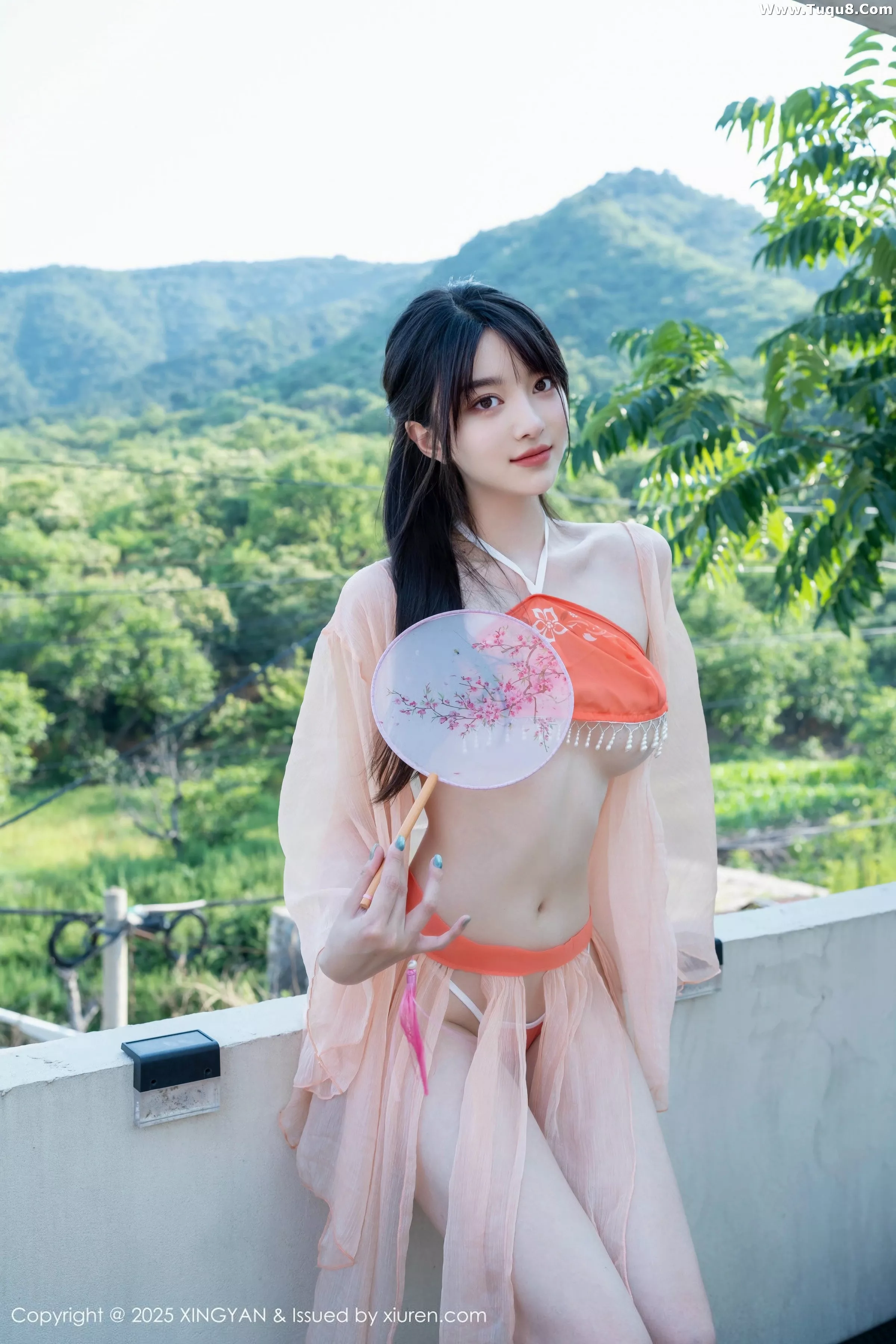 Xgyw.Org_[XINGYAN星颜社]VOL.369_模特白露lulu性感粉色情趣肚兜服饰秀曼妙身姿惹火诱惑写真68P