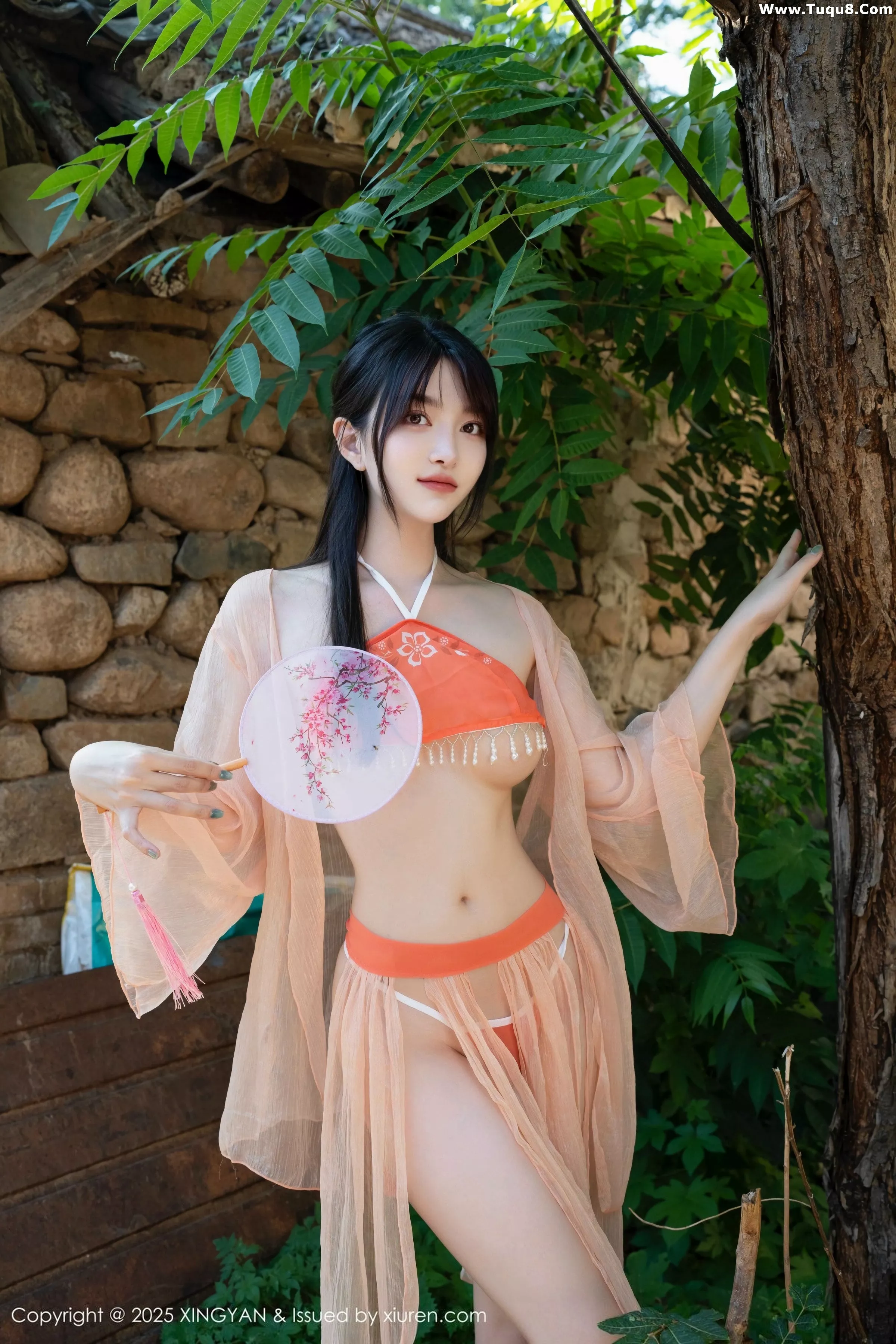 Xgyw.Org_[XINGYAN星颜社]VOL.369_模特白露lulu性感粉色情趣肚兜服饰秀曼妙身姿惹火诱惑写真68P