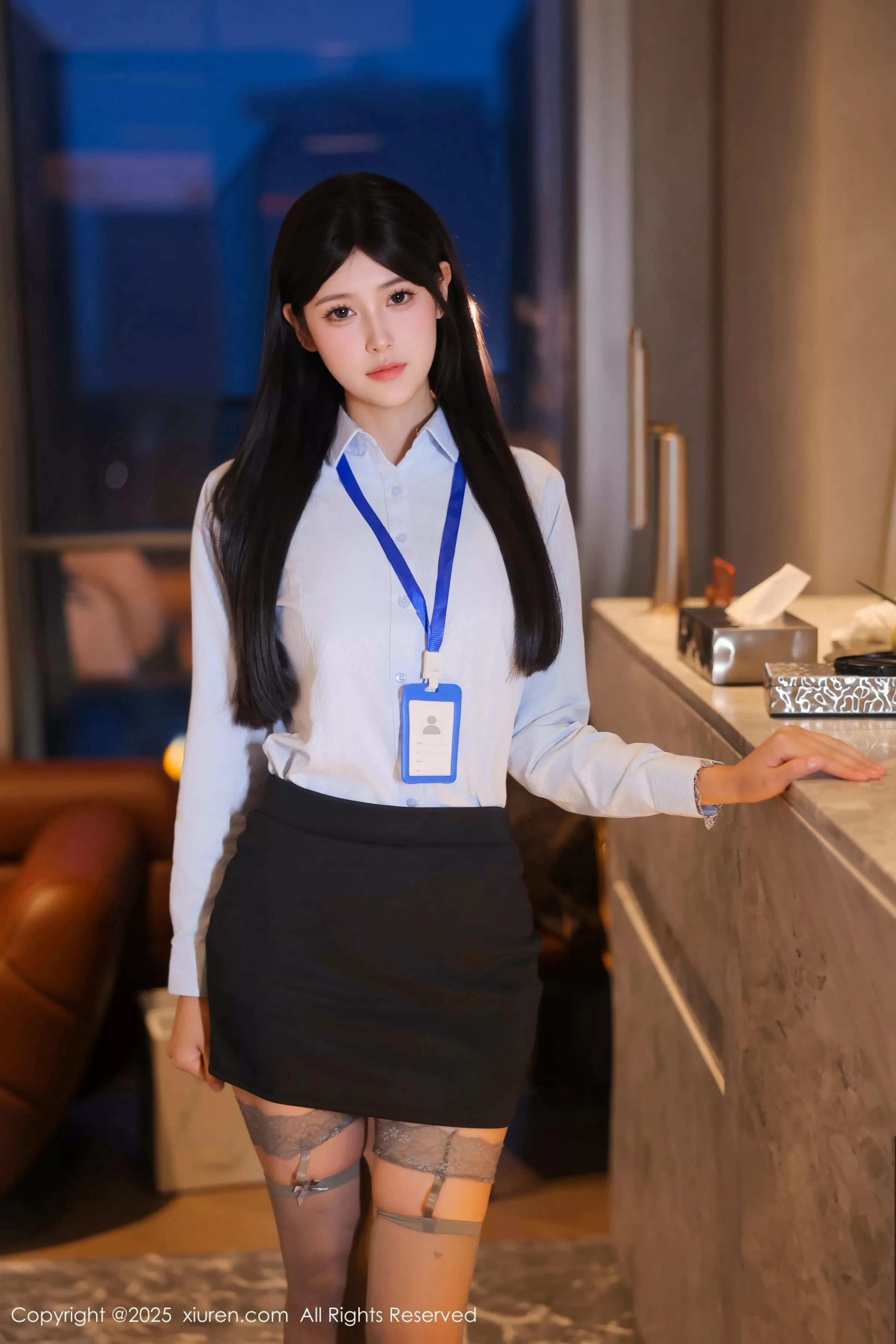 Xgyw.Org_[XiuRen秀人网]No.10440_模特余安安OL服饰露黑色情趣内衣配灰丝袜秀凹凸身材诱惑写真69P