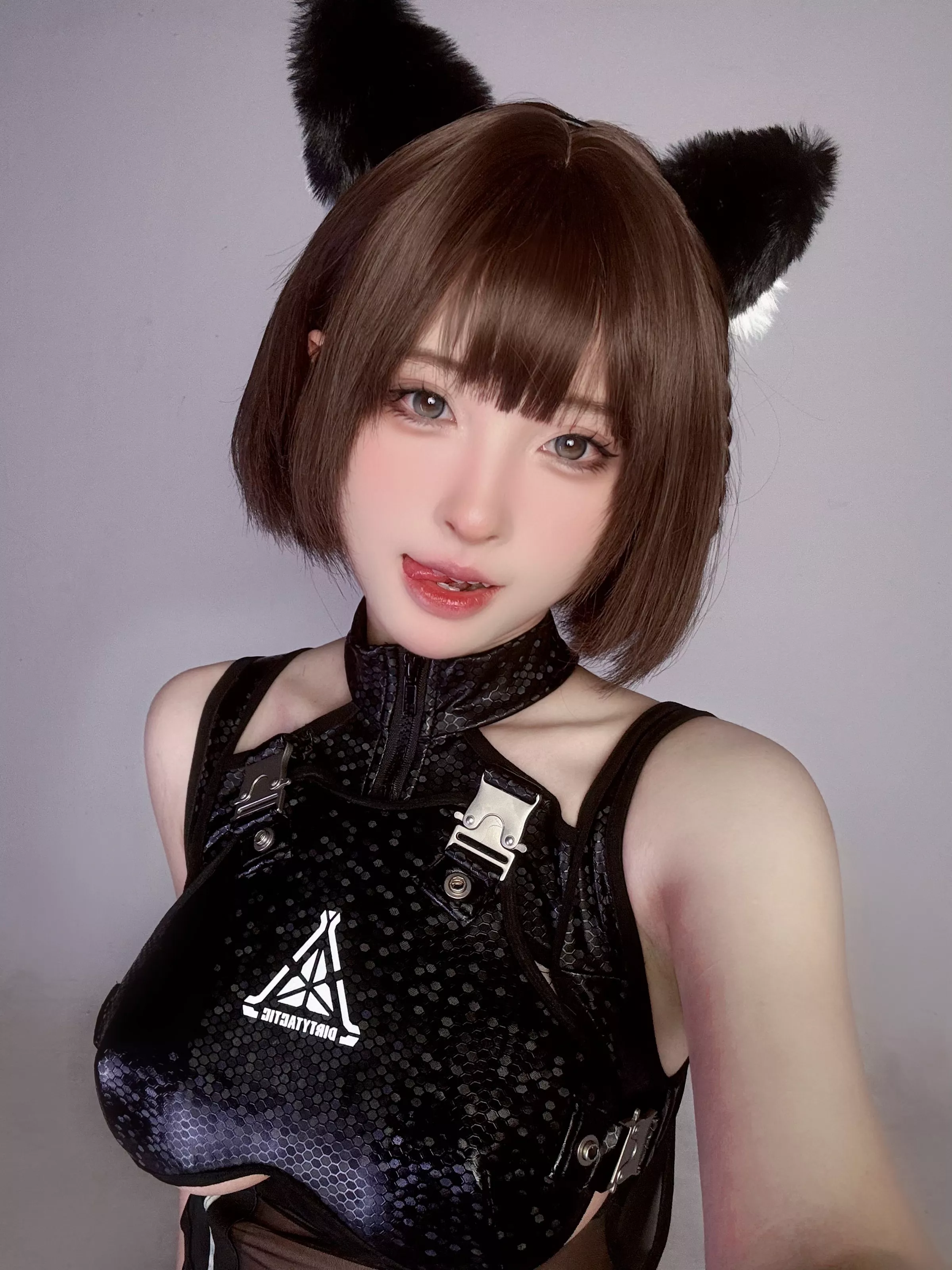 Xgyw.Org_Cos小姐姐幼爱youmeko喵武主题私房性感黑色情趣服饰配黑色丝袜秀翘臀美腿诱惑写真75P