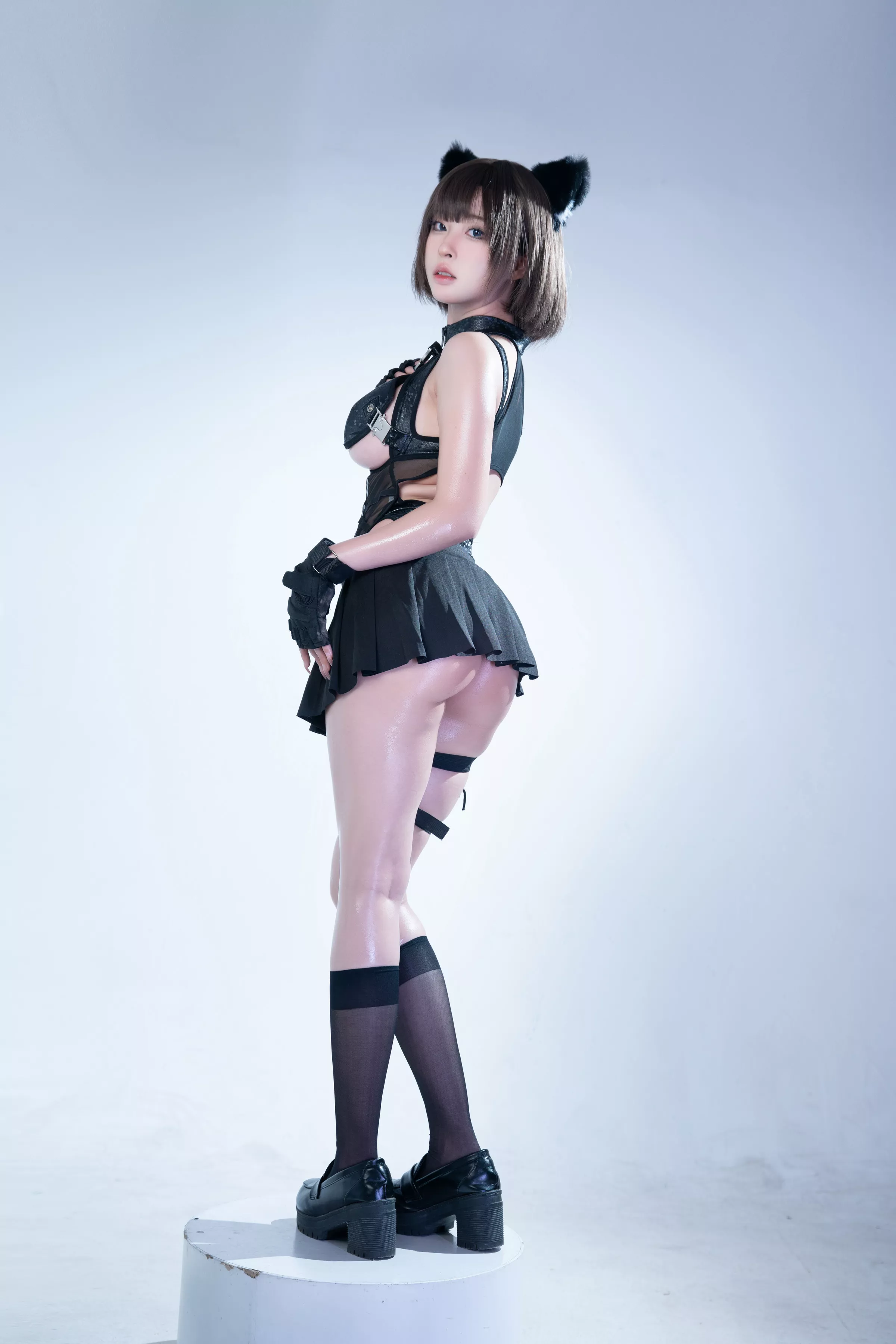 Xgyw.Org_Cos小姐姐幼爱youmeko喵武主题私房性感黑色情趣服饰配黑色丝袜秀翘臀美腿诱惑写真75P