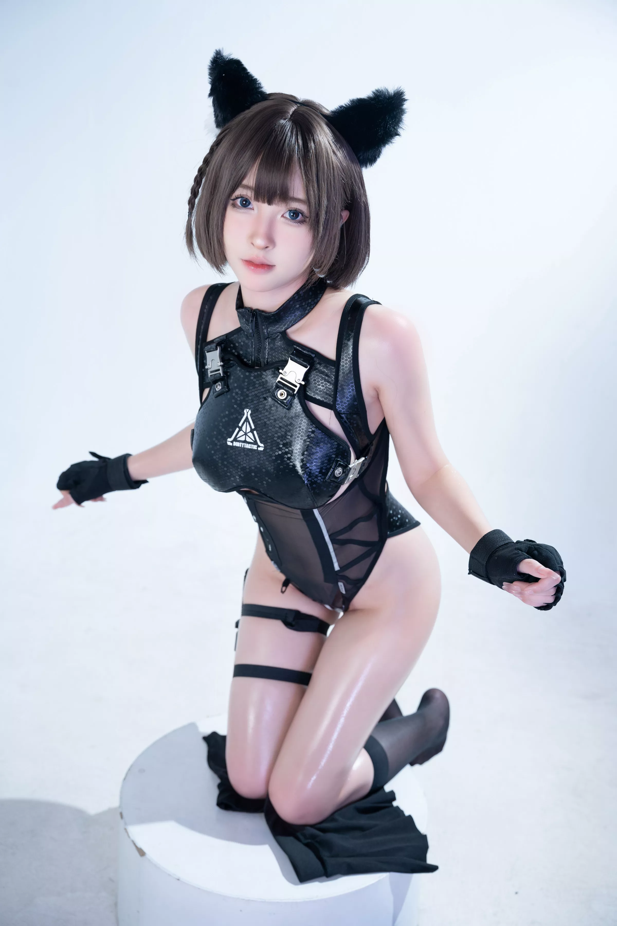 Xgyw.Org_Cos小姐姐幼爱youmeko喵武主题私房性感黑色情趣服饰配黑色丝袜秀翘臀美腿诱惑写真75P
