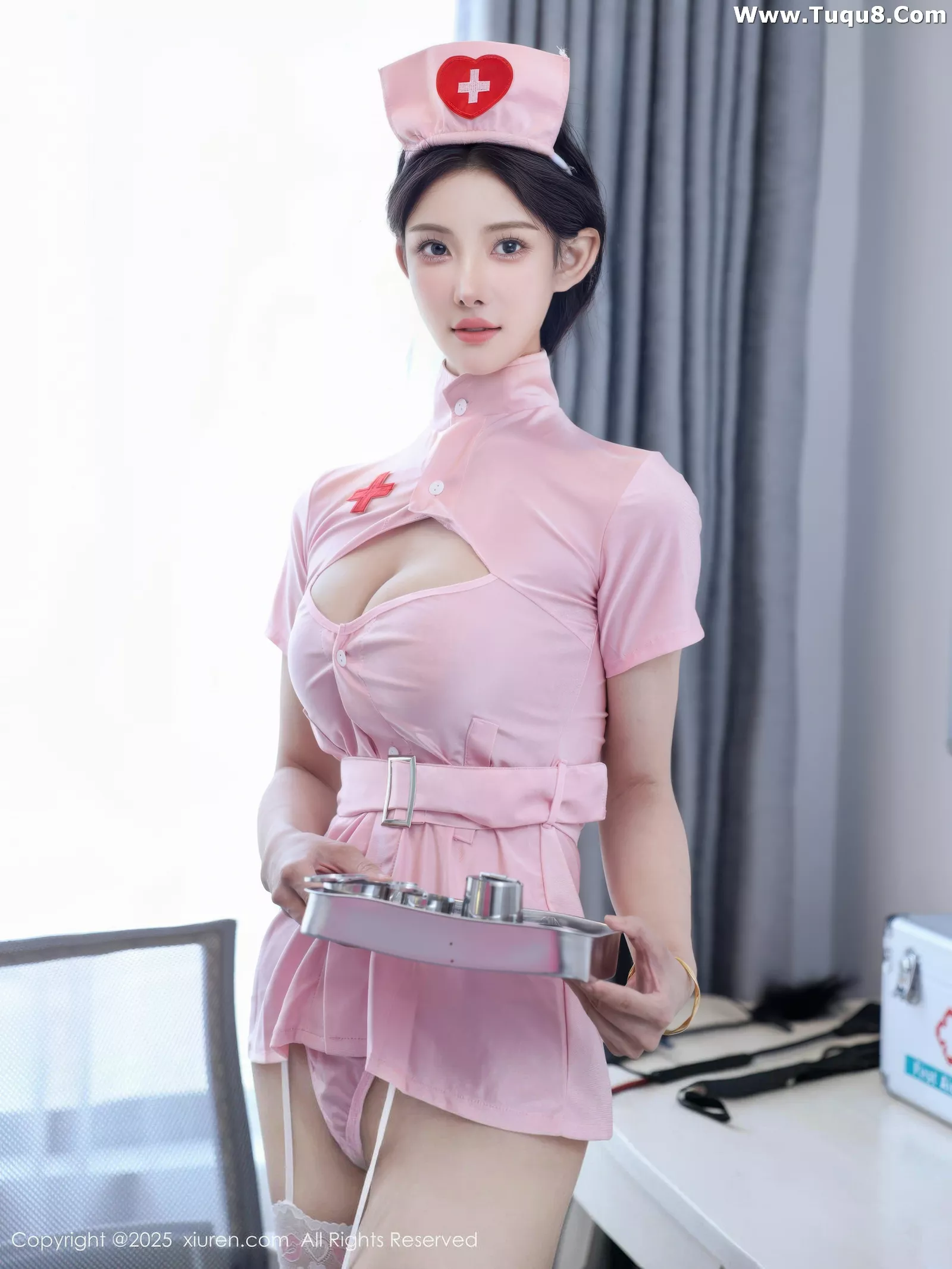 Xgyw.Org_[XiuRen秀人网]No.10563_模特梨霜儿性感粉色护士制服配白丝吊袜秀凹凸身材撩人诱惑写真79P
