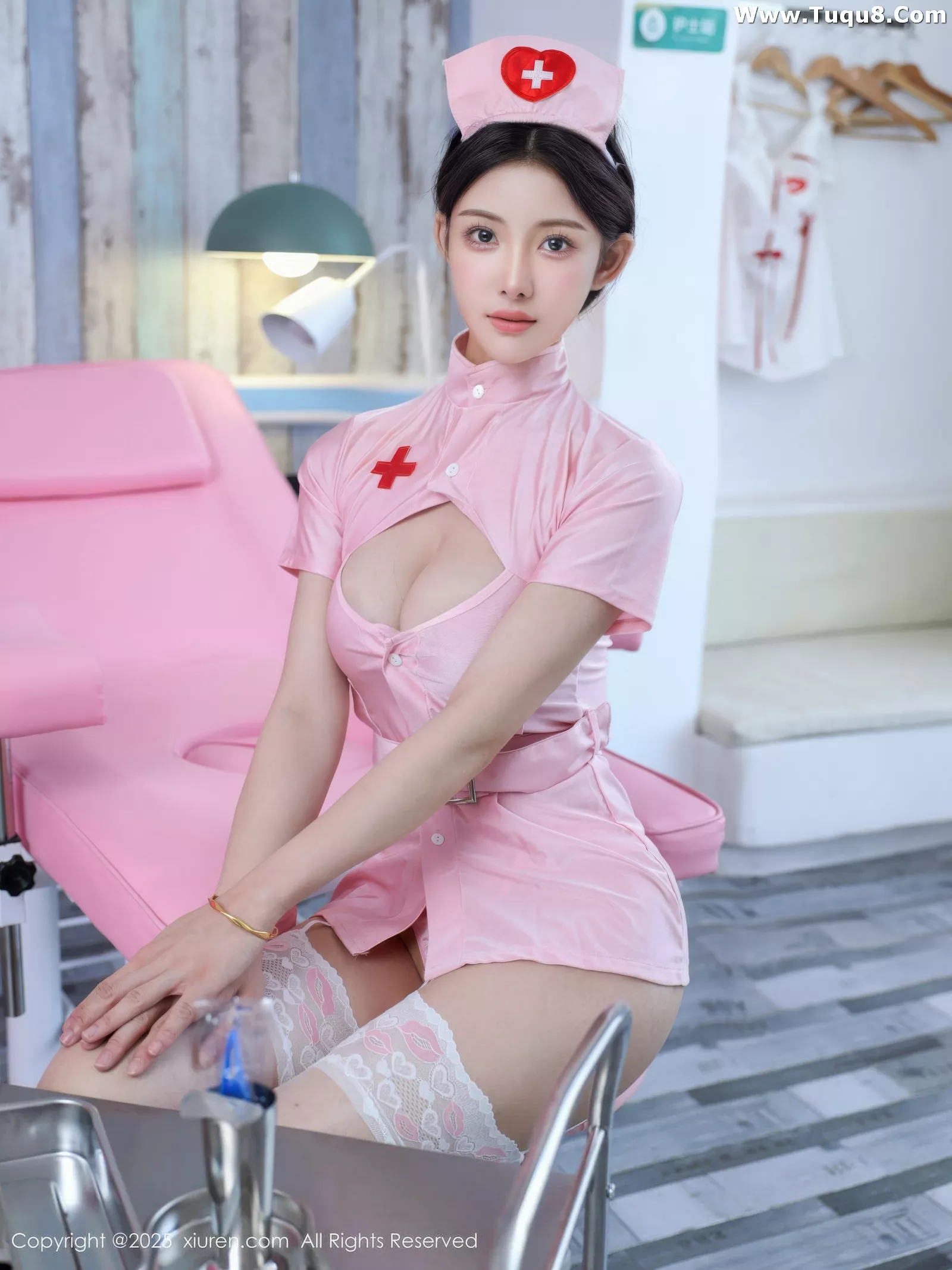 Xgyw.Org_[XiuRen秀人网]No.10563_模特梨霜儿性感粉色护士制服配白丝吊袜秀凹凸身材撩人诱惑写真79P