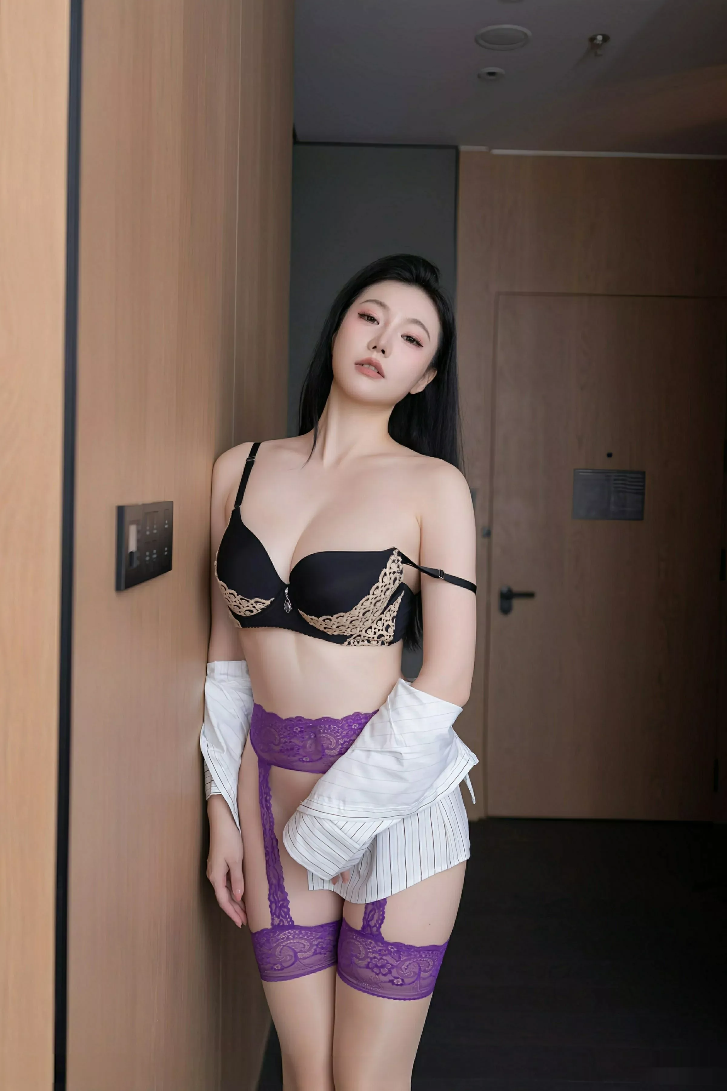 Xgyw.Org_[XiuRen秀人网]No.10623_模特安然anran性感OL服饰配黑丝吊袜秀曼妙身姿迷人诱惑写真80P