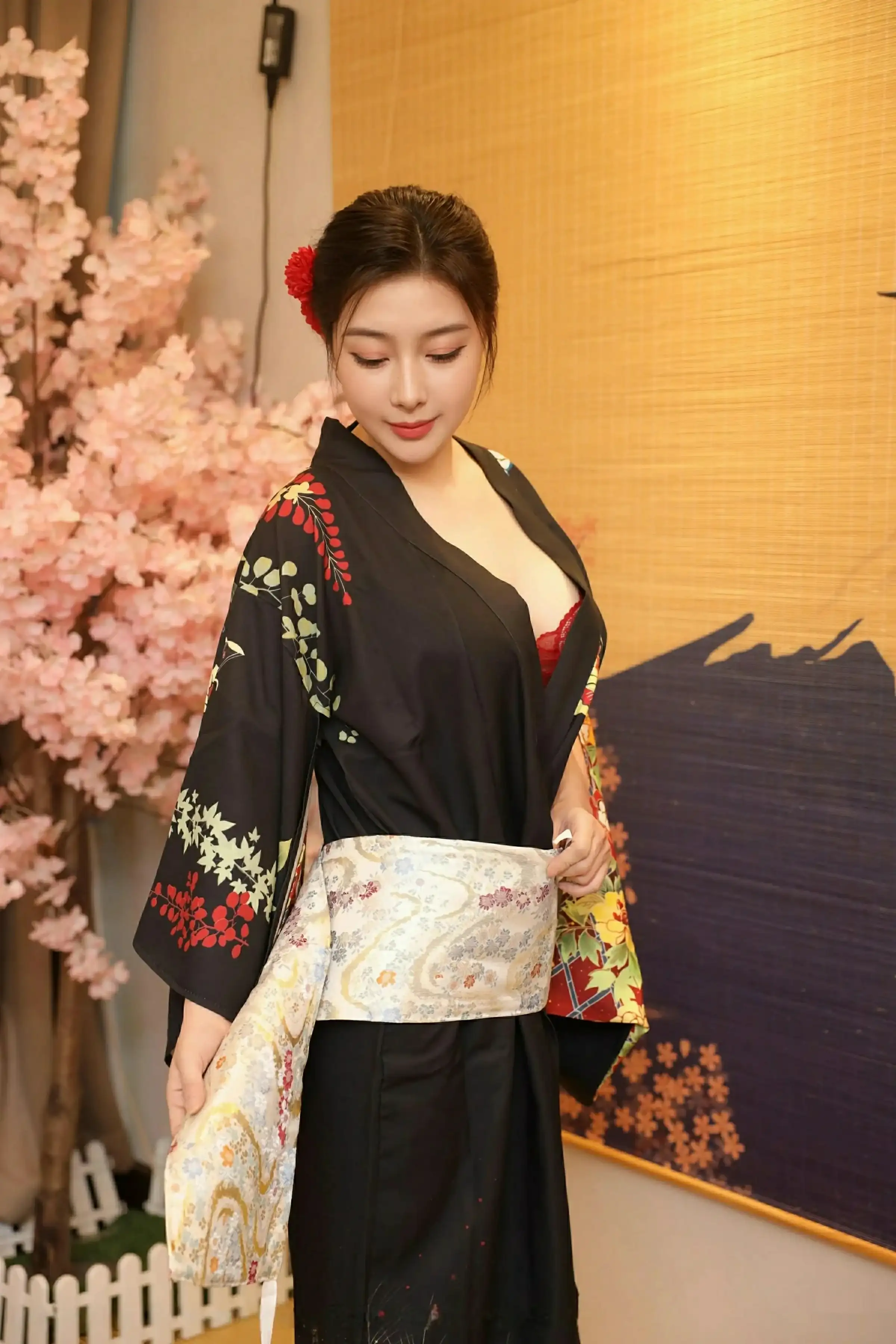 Xgyw.Org_[XiuRen秀人网]No.10627_模特苏一诺性感日系黑色服饰露红色内衣秀曼妙身材迷人诱惑写真80P