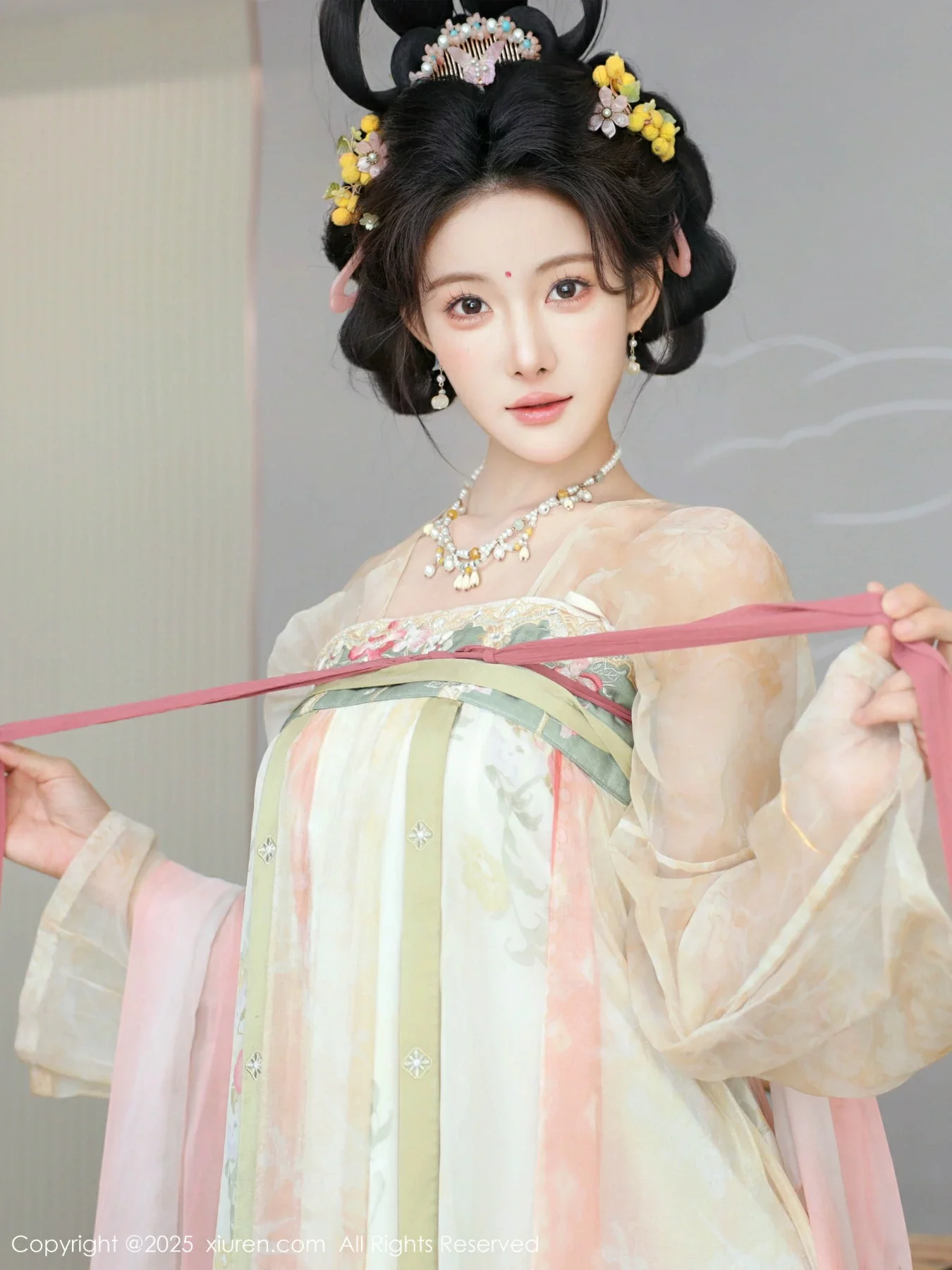 Xgyw.Org_[XiuRen秀人网]No.10645_模特梨霜儿古典主题性感浅色古装服饰秀丰腴身材迷人美腿写真82P