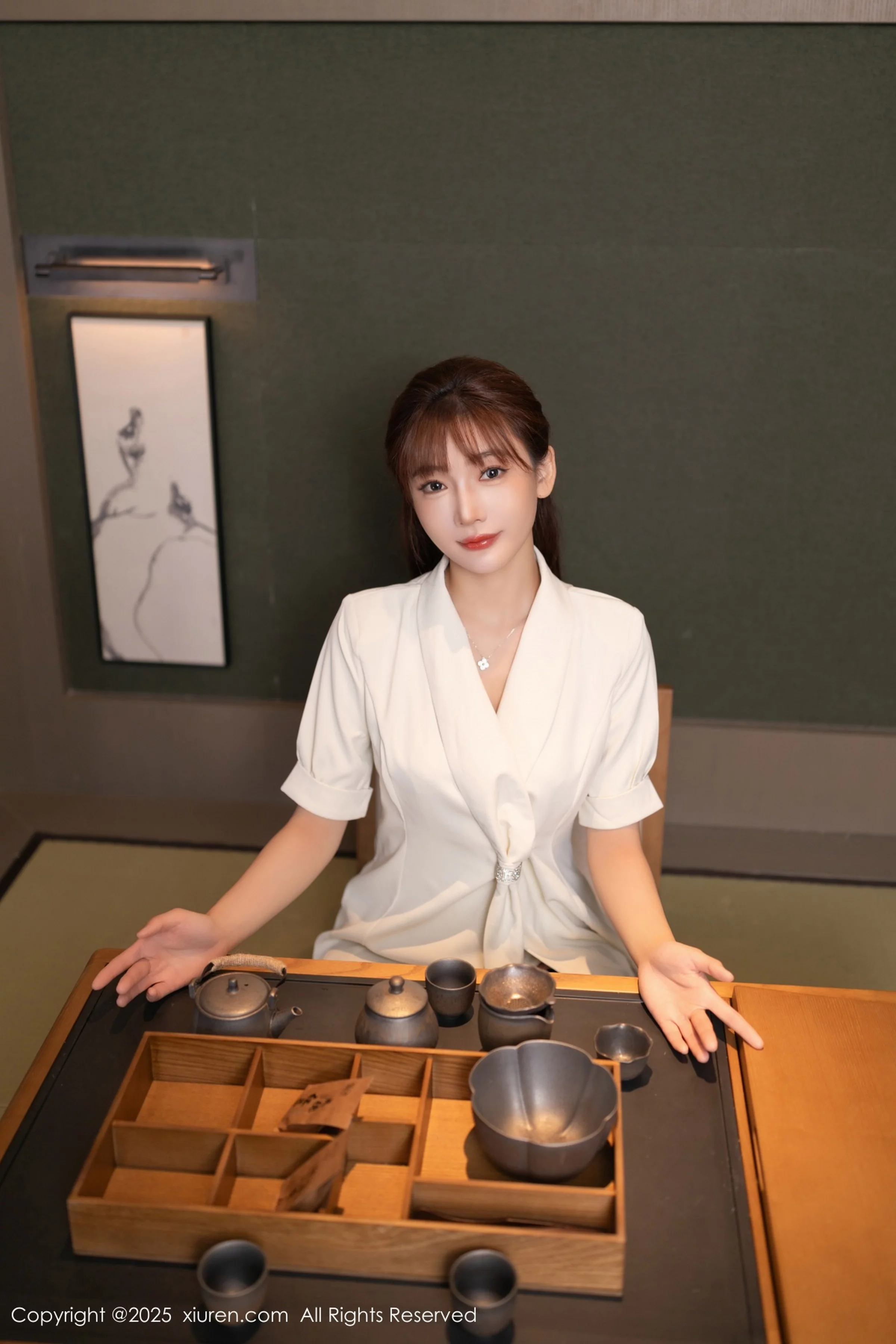 Xgyw.Org_[XiuRen秀人网]No.10650_模特陆萱萱性感白色西装露黑色内衣配超薄黑丝秀美腿诱惑写真70P