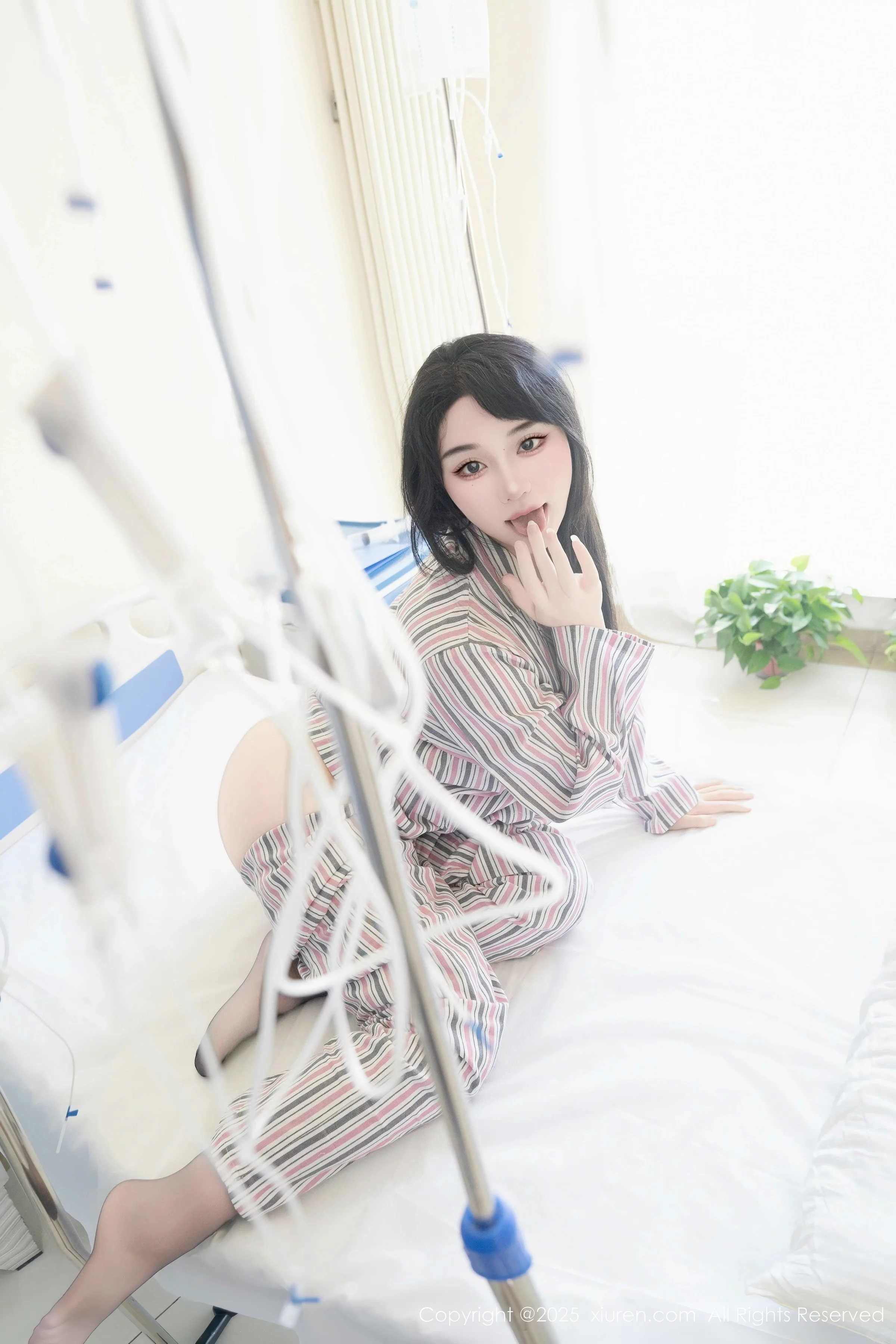 Xgyw.Org_[XiuRen秀人网]No.10648_模特汐汐爱吃草莓医院主题性感衬衫配黑丝吊袜秀完美身材诱惑写真80P