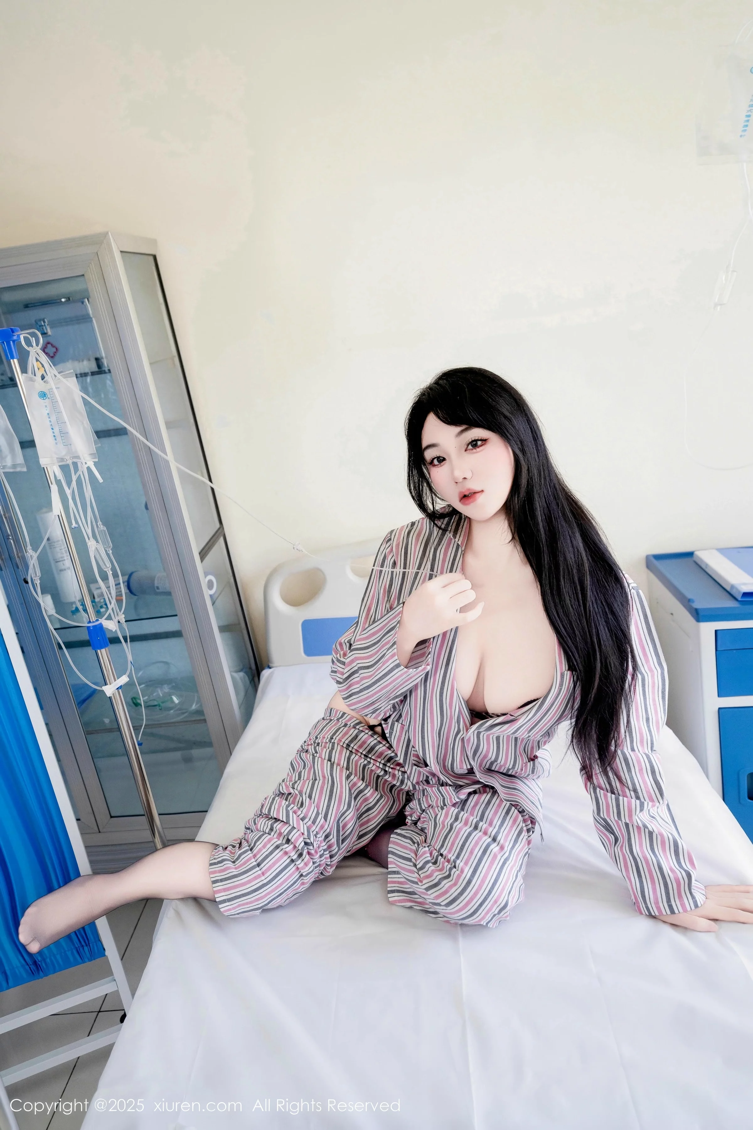 Xgyw.Org_[XiuRen秀人网]No.10648_模特汐汐爱吃草莓医院主题性感衬衫配黑丝吊袜秀完美身材诱惑写真80P