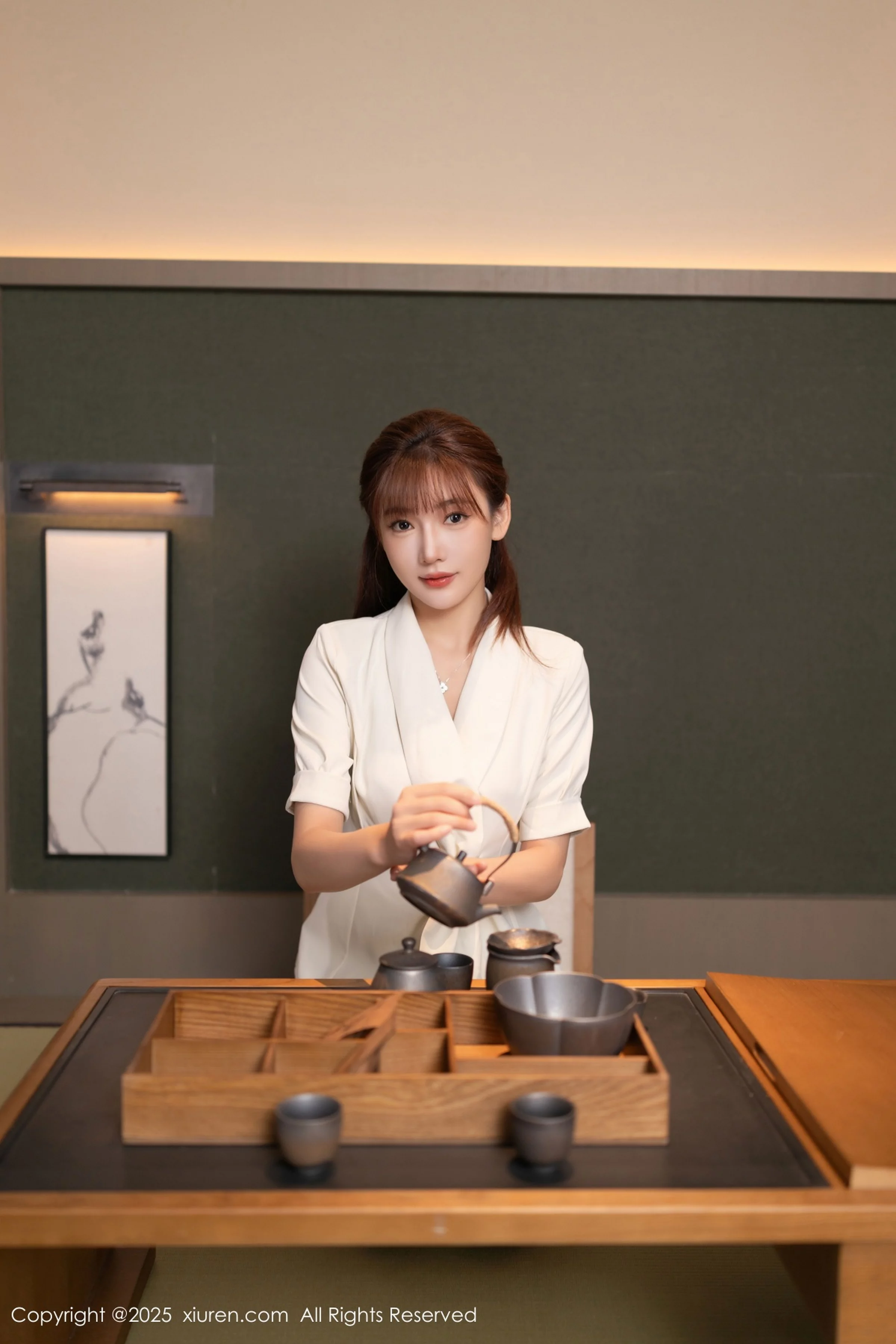 Xgyw.Org_[XiuRen秀人网]No.10650_模特陆萱萱性感白色西装露黑色内衣配超薄黑丝秀美腿诱惑写真70P