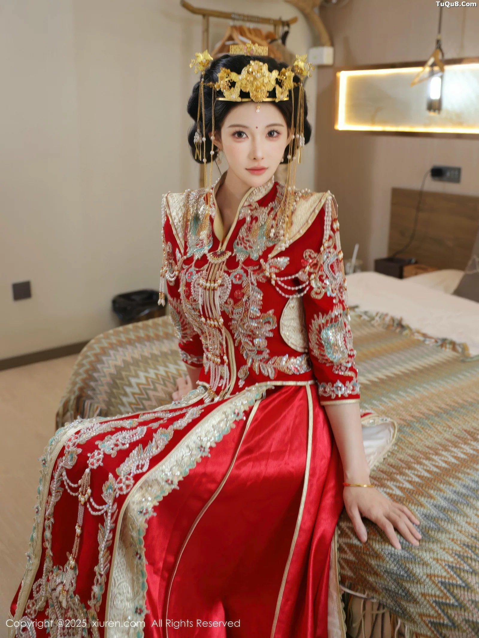 Xgyw.Org_[XiuRen秀人网]No.10742_模特梨霜儿性感红色新娘服饰配肉色丝袜秀丰腴身材迷人诱惑写真84P