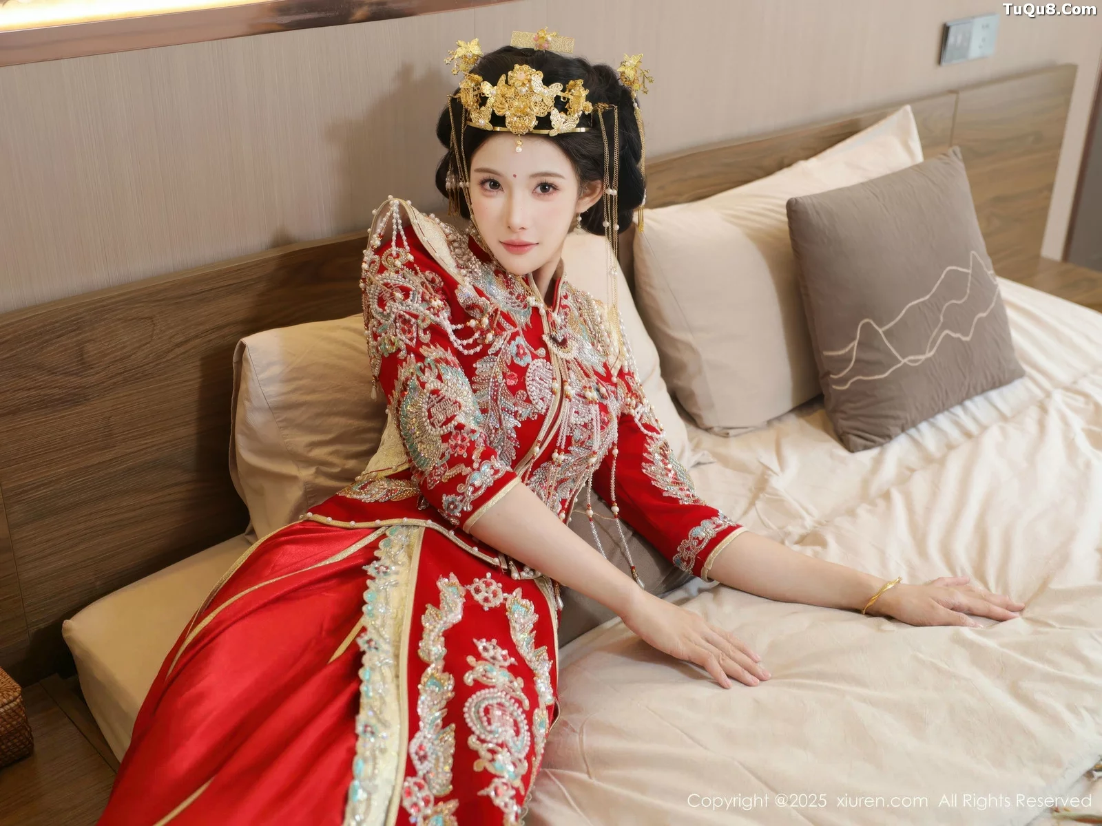 Xgyw.Org_[XiuRen秀人网]No.10742_模特梨霜儿性感红色新娘服饰配肉色丝袜秀丰腴身材迷人诱惑写真84P
