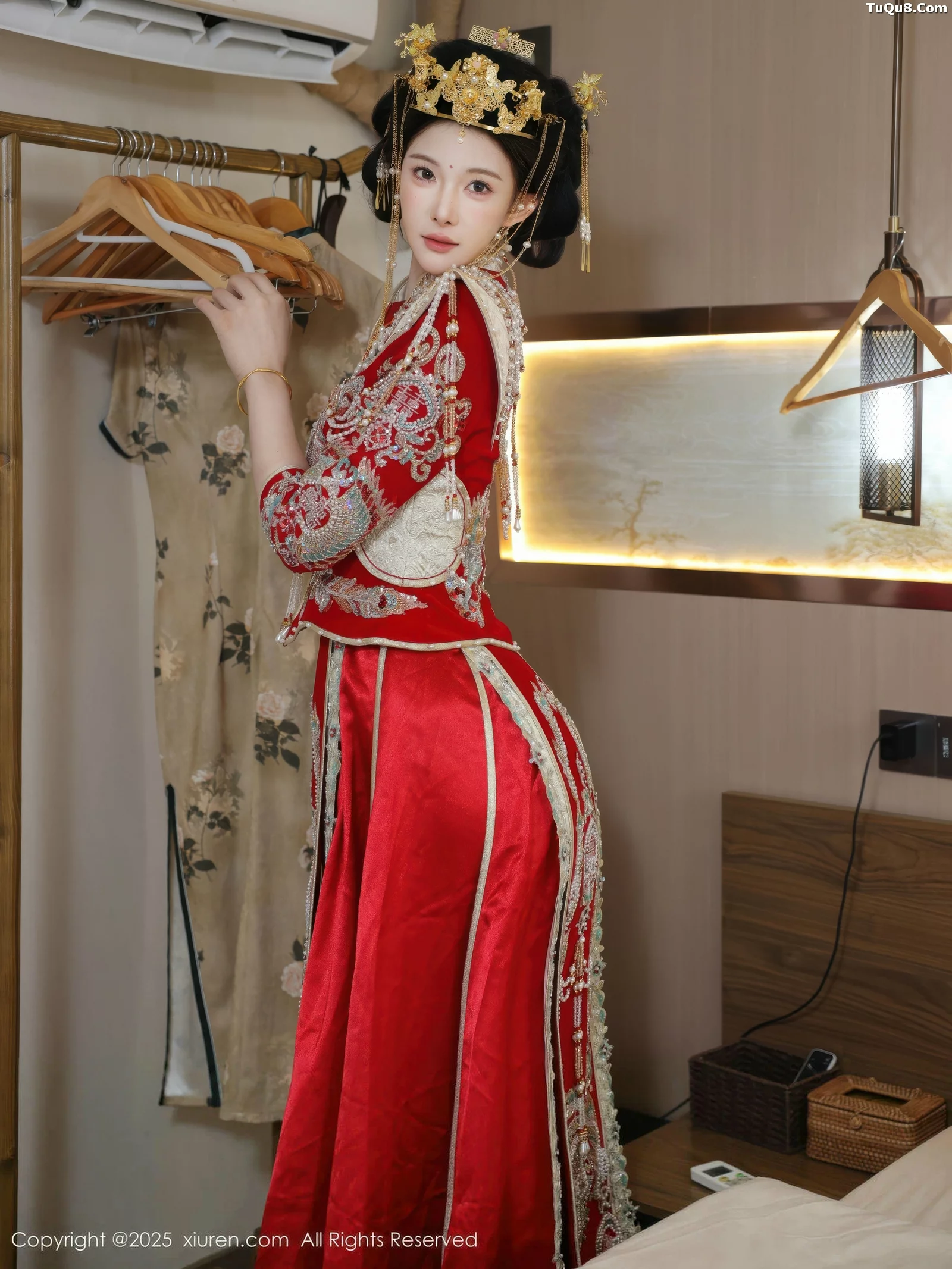 Xgyw.Org_[XiuRen秀人网]No.10742_模特梨霜儿性感红色新娘服饰配肉色丝袜秀丰腴身材迷人诱惑写真84P