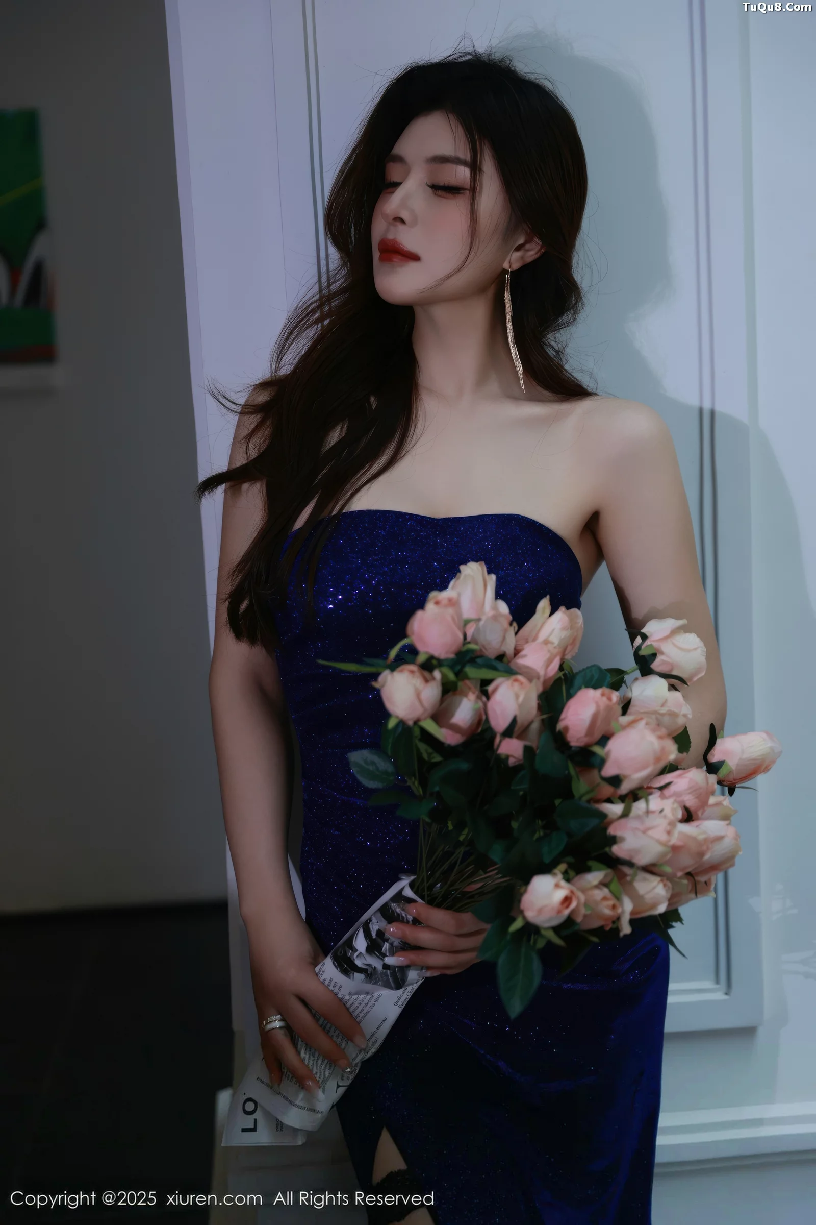 Xgyw.Org_[XiuRen秀人网]No.10740_模特阿依莎性感蓝色连衣裙露蓝色内衣配黑丝袜秀曼妙身材诱惑写真71P