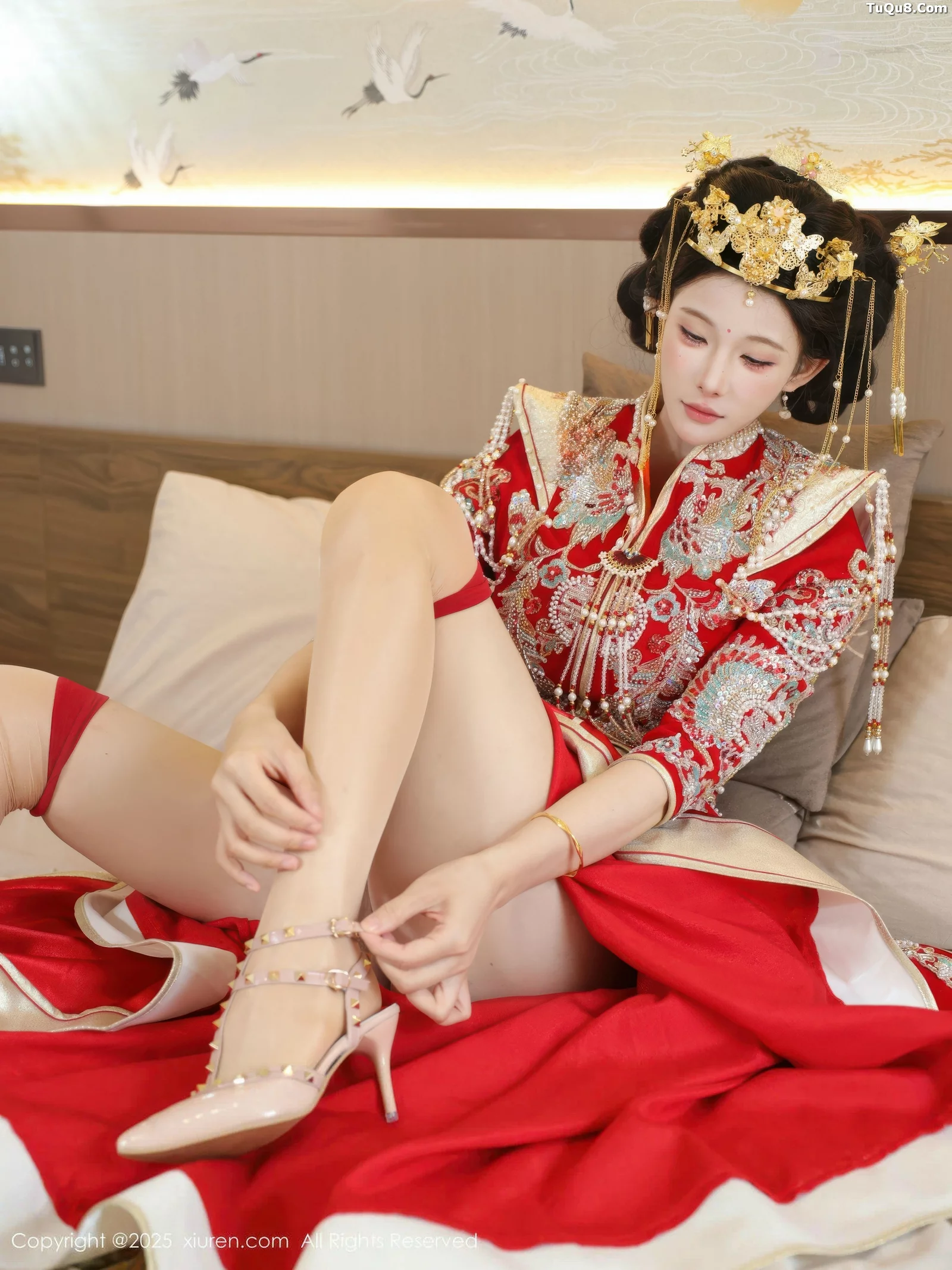 Xgyw.Org_[XiuRen秀人网]No.10742_模特梨霜儿性感红色新娘服饰配肉色丝袜秀丰腴身材迷人诱惑写真84P