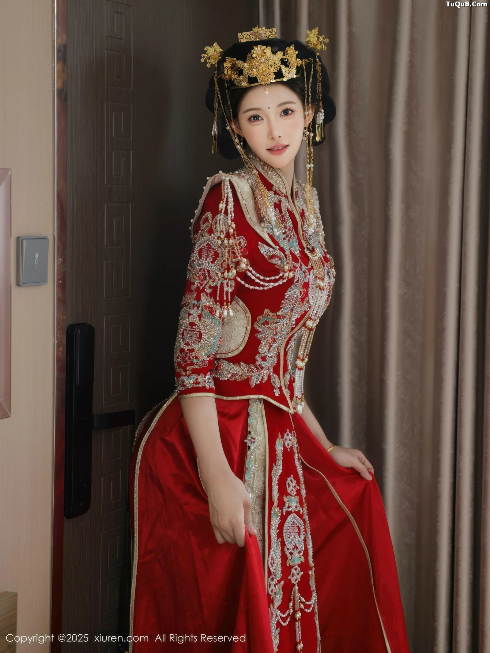 Xgyw.Org_[XiuRen秀人网]No.10742_模特梨霜儿性感红色新娘服饰配肉色丝袜秀丰腴身材迷人诱惑写真84P