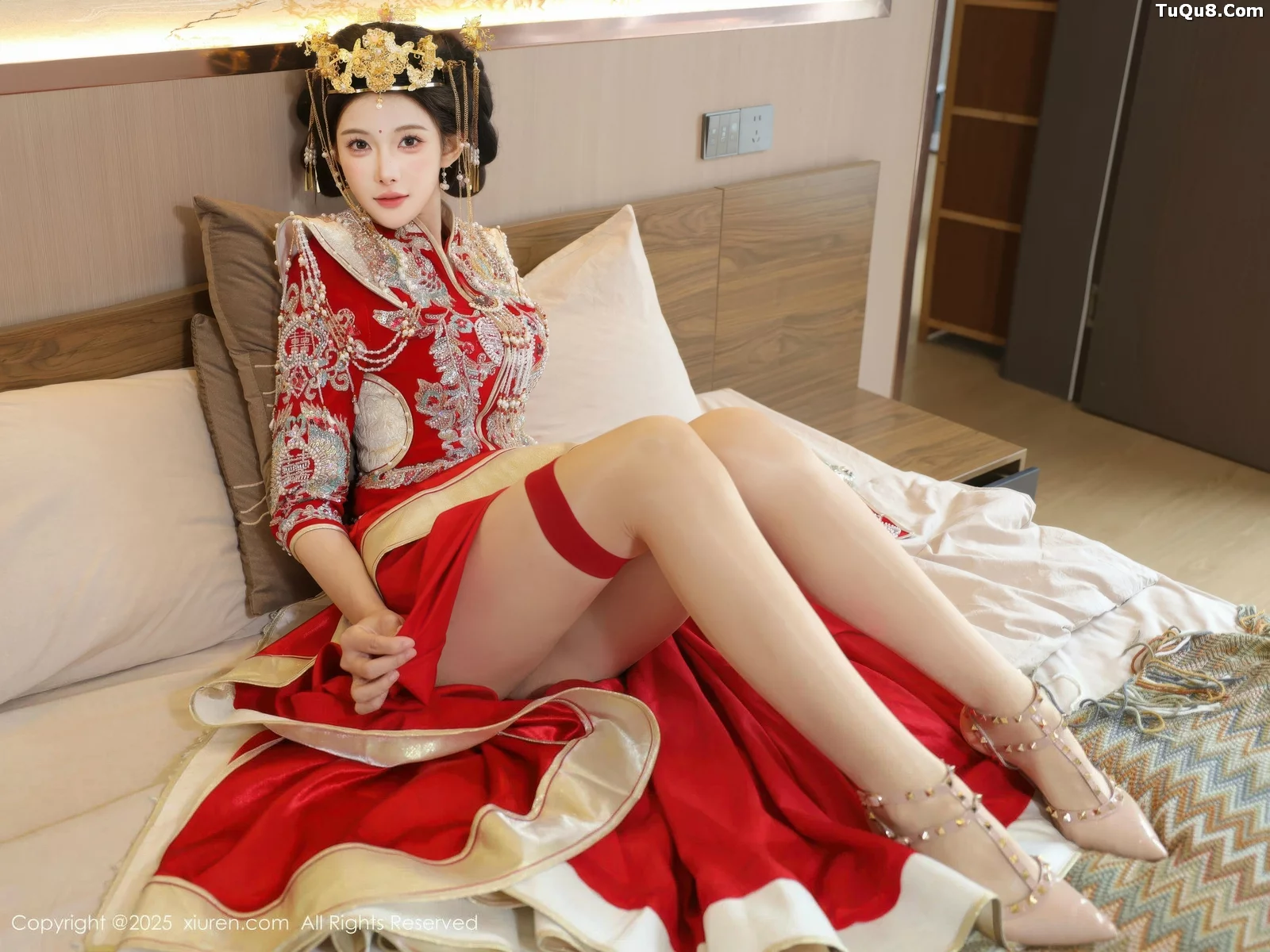 Xgyw.Org_[XiuRen秀人网]No.10742_模特梨霜儿性感红色新娘服饰配肉色丝袜秀丰腴身材迷人诱惑写真84P