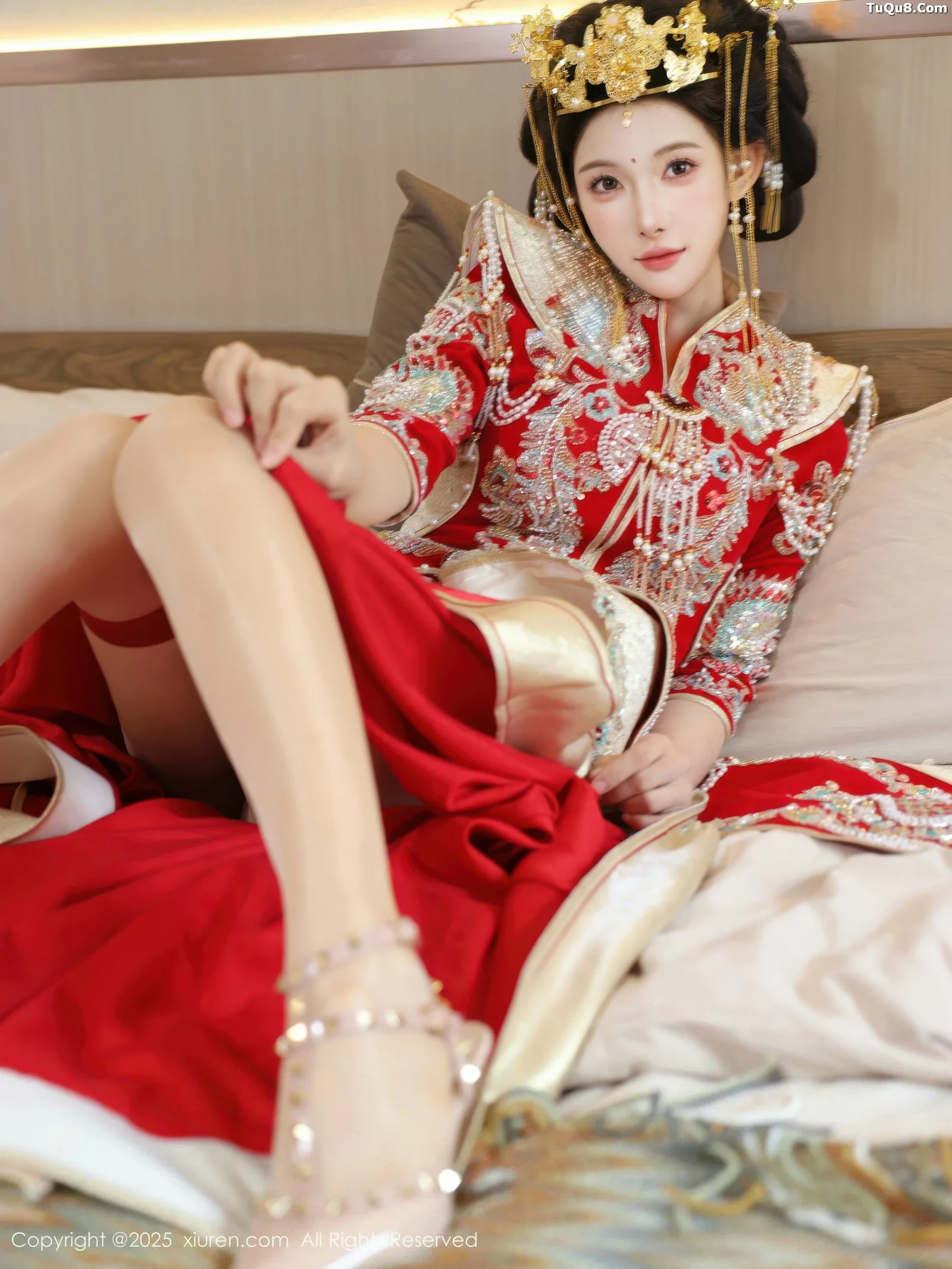 Xgyw.Org_[XiuRen秀人网]No.10742_模特梨霜儿性感红色新娘服饰配肉色丝袜秀丰腴身材迷人诱惑写真84P