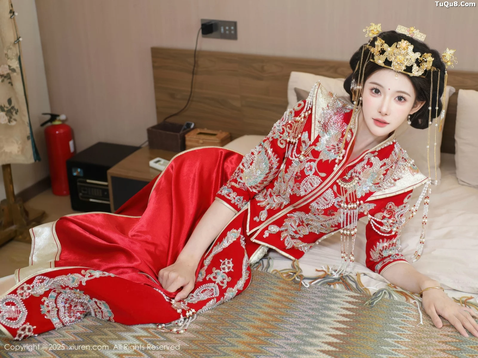 Xgyw.Org_[XiuRen秀人网]No.10742_模特梨霜儿性感红色新娘服饰配肉色丝袜秀丰腴身材迷人诱惑写真84P