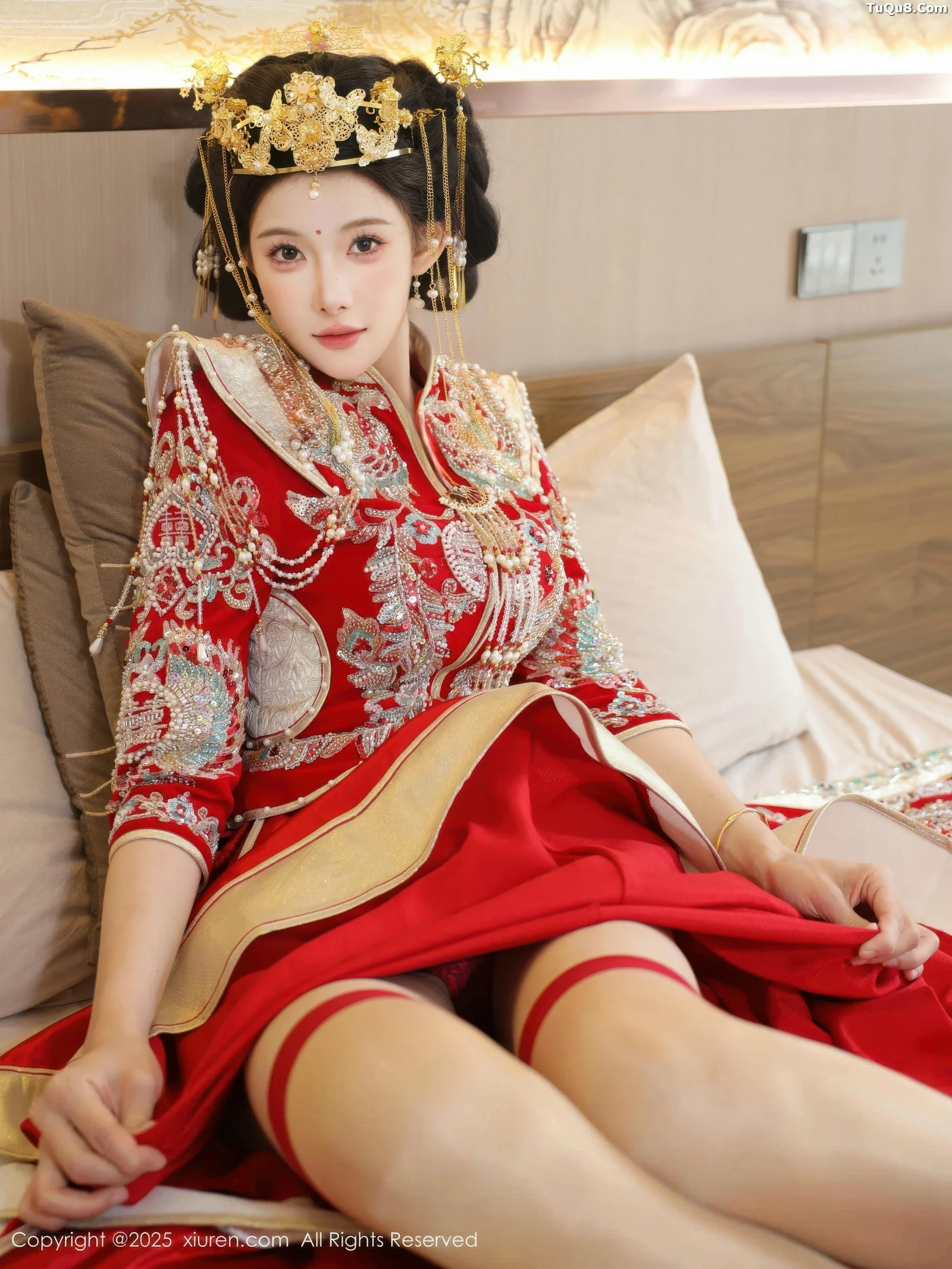 Xgyw.Org_[XiuRen秀人网]No.10742_模特梨霜儿性感红色新娘服饰配肉色丝袜秀丰腴身材迷人诱惑写真84P