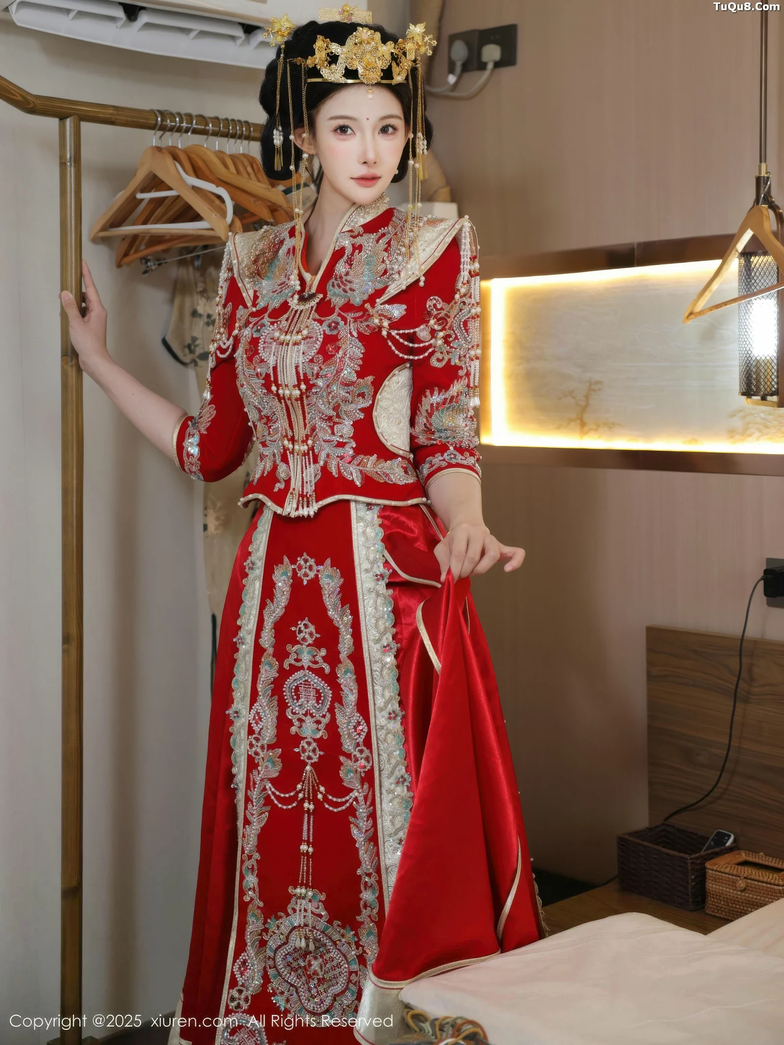 Xgyw.Org_[XiuRen秀人网]No.10742_模特梨霜儿性感红色新娘服饰配肉色丝袜秀丰腴身材迷人诱惑写真84P
