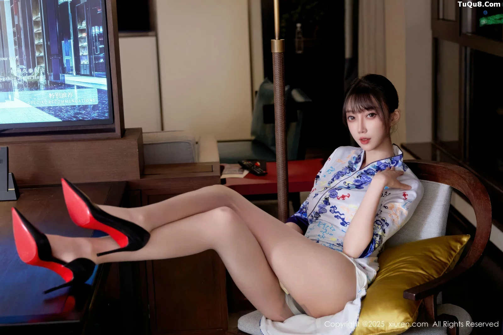Xgyw.Org_[XiuRen秀人网]No.10741_模特玥儿玥er性感空姐制服旗袍配超薄肉色秀完美身材诱惑写真75P