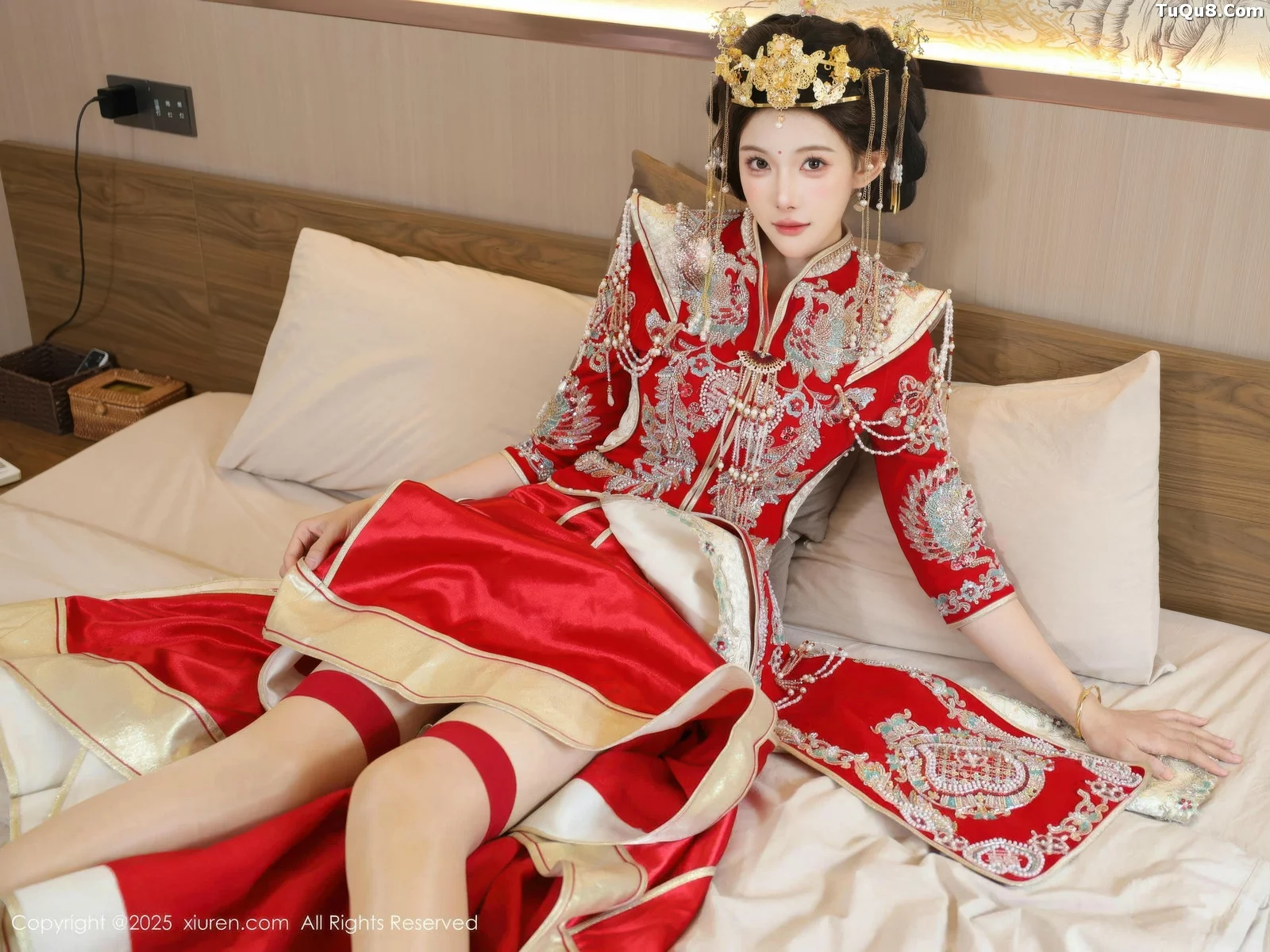 Xgyw.Org_[XiuRen秀人网]No.10742_模特梨霜儿性感红色新娘服饰配肉色丝袜秀丰腴身材迷人诱惑写真84P